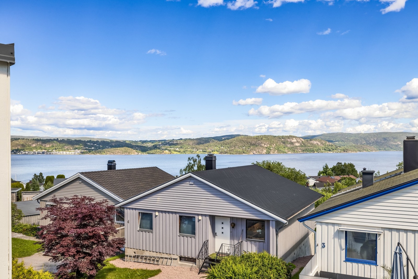 Det er god utsikt fra terrassen mot Drammensfjorden. Galleribilde