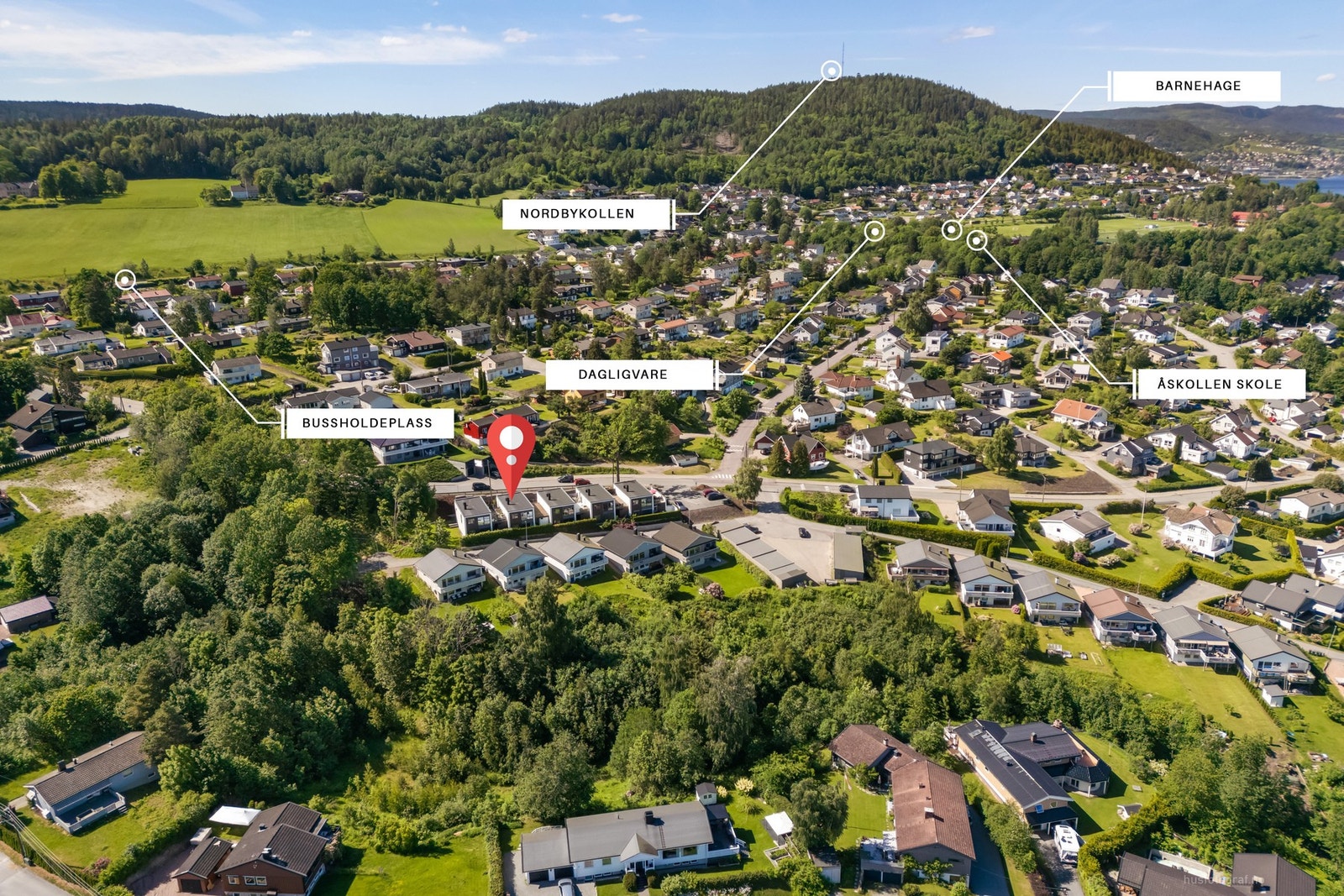 Åskollen er et perfekt boligområde for familien, med kort vei til skole, barnehage, matbutikk, idrettsanlegg, marka og fjorden. Galleribilde