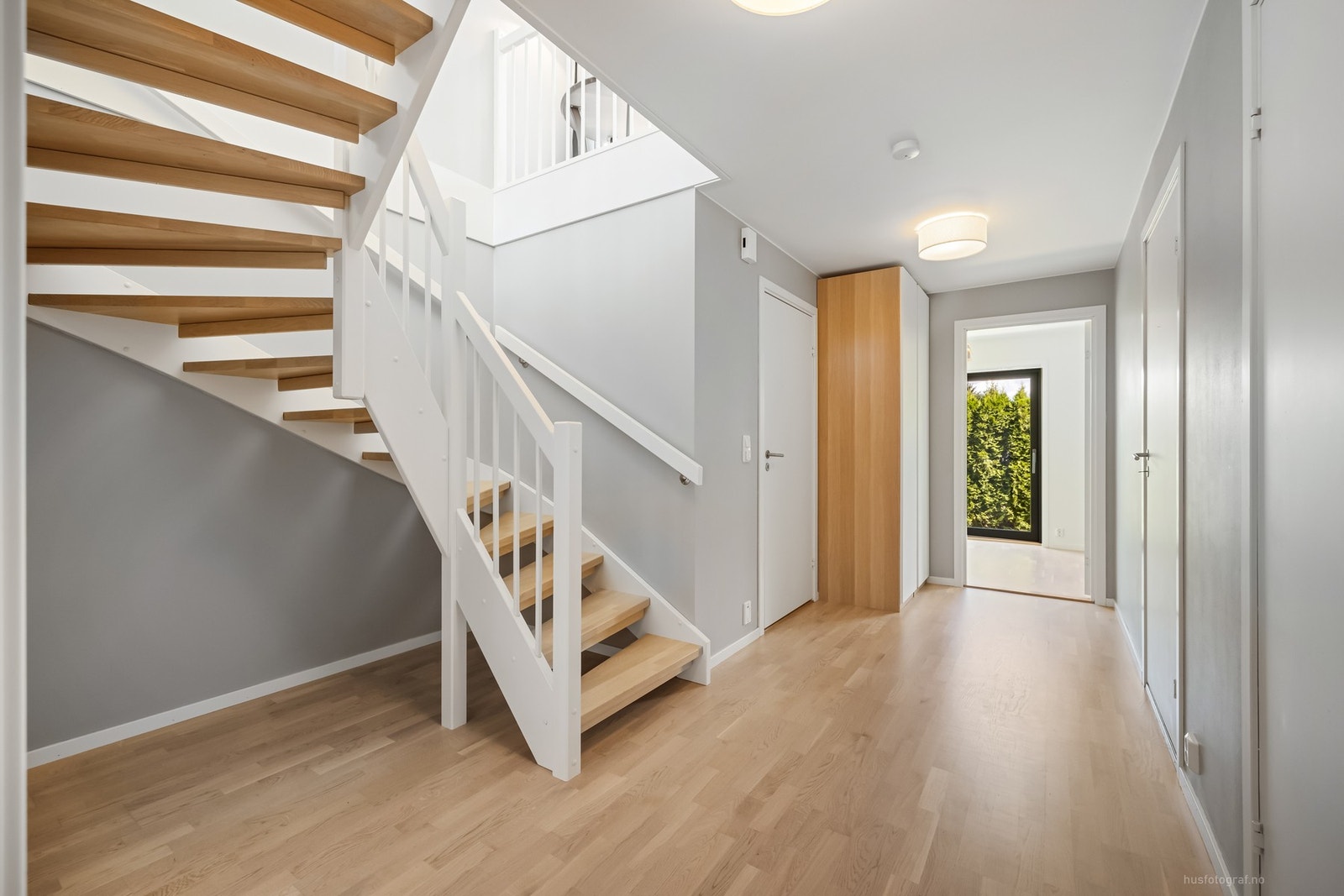 I gangen er det mulighet for å lage en hjemmekontorløsning, eller ytterligere garderobeplass. Galleribilde