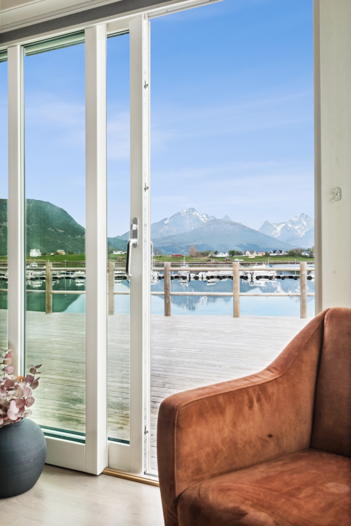 Skyvedør ut til fellesareal. Galleribilde