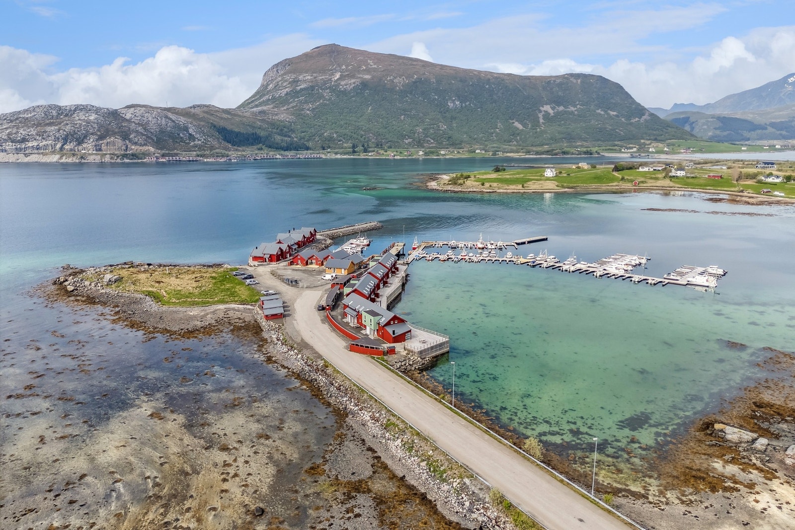 Lilleidholmen med minnesmerket/statue av Fiskerkona. Galleribilde