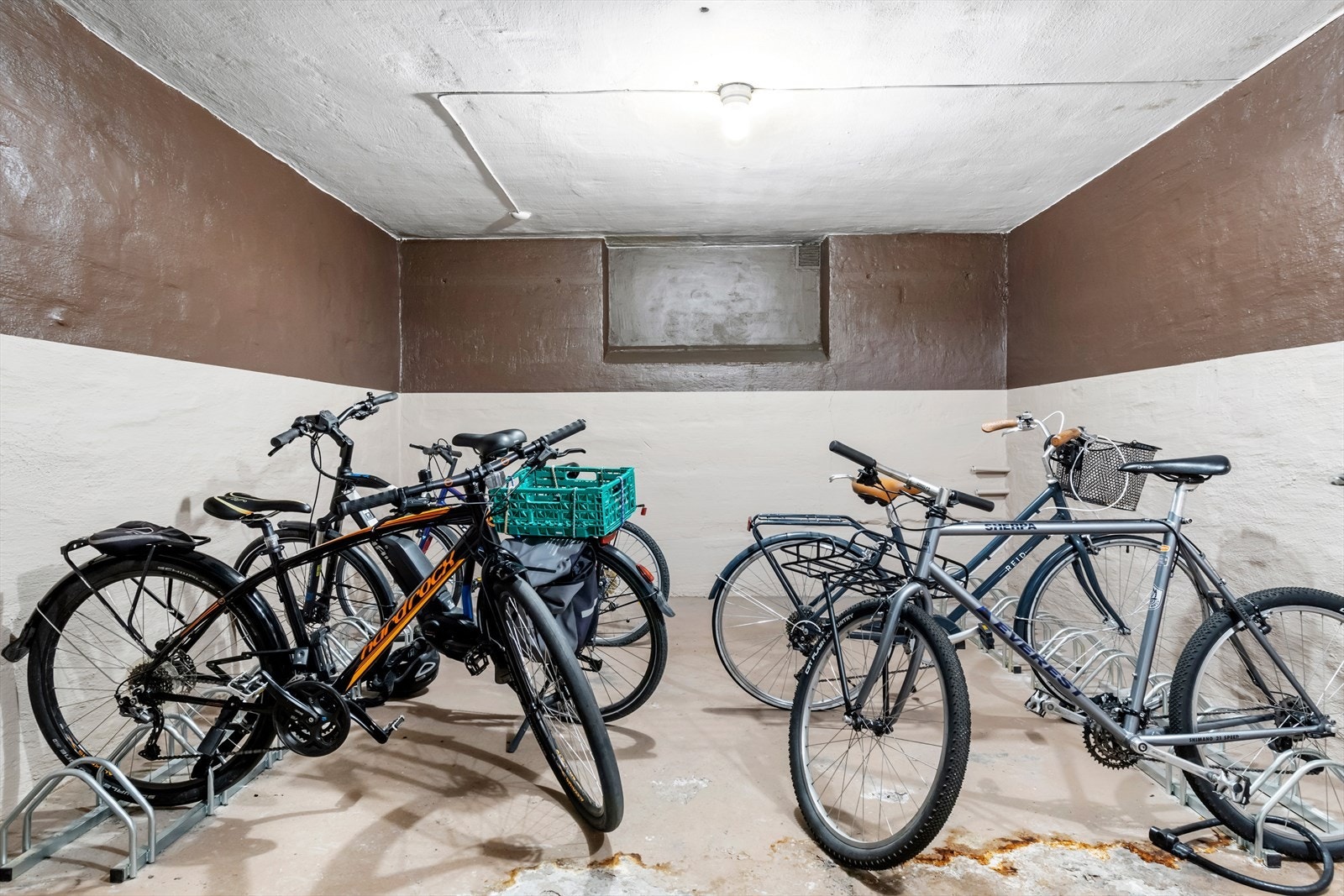 Felles sykkelparkering. Galleribilde