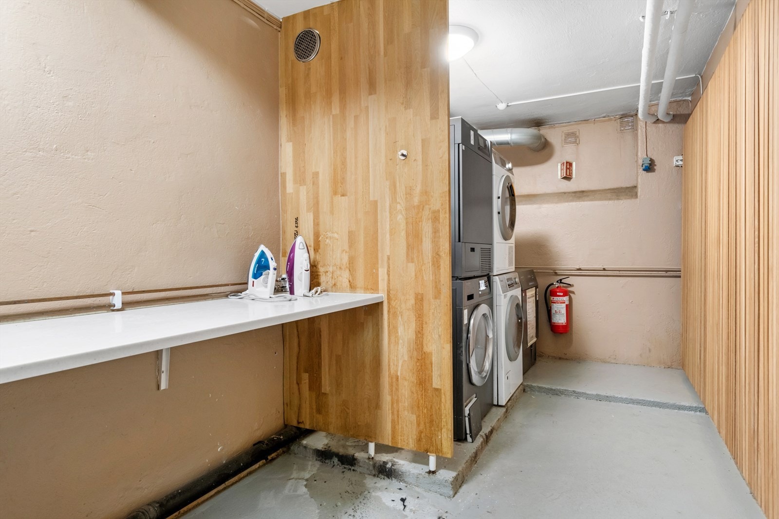 Det er fellesvaskeri i kjeller. Galleribilde