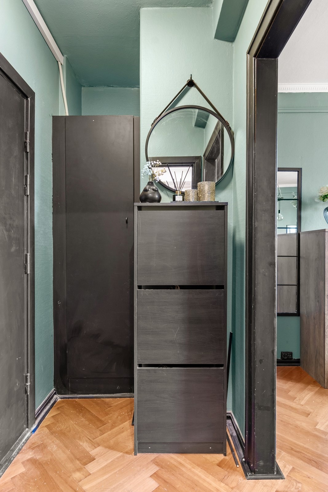 Leiligheten ligger i 5. etasje og består av et hyggelig oppholdsrom med kjøkken, entré og bad. Galleribilde