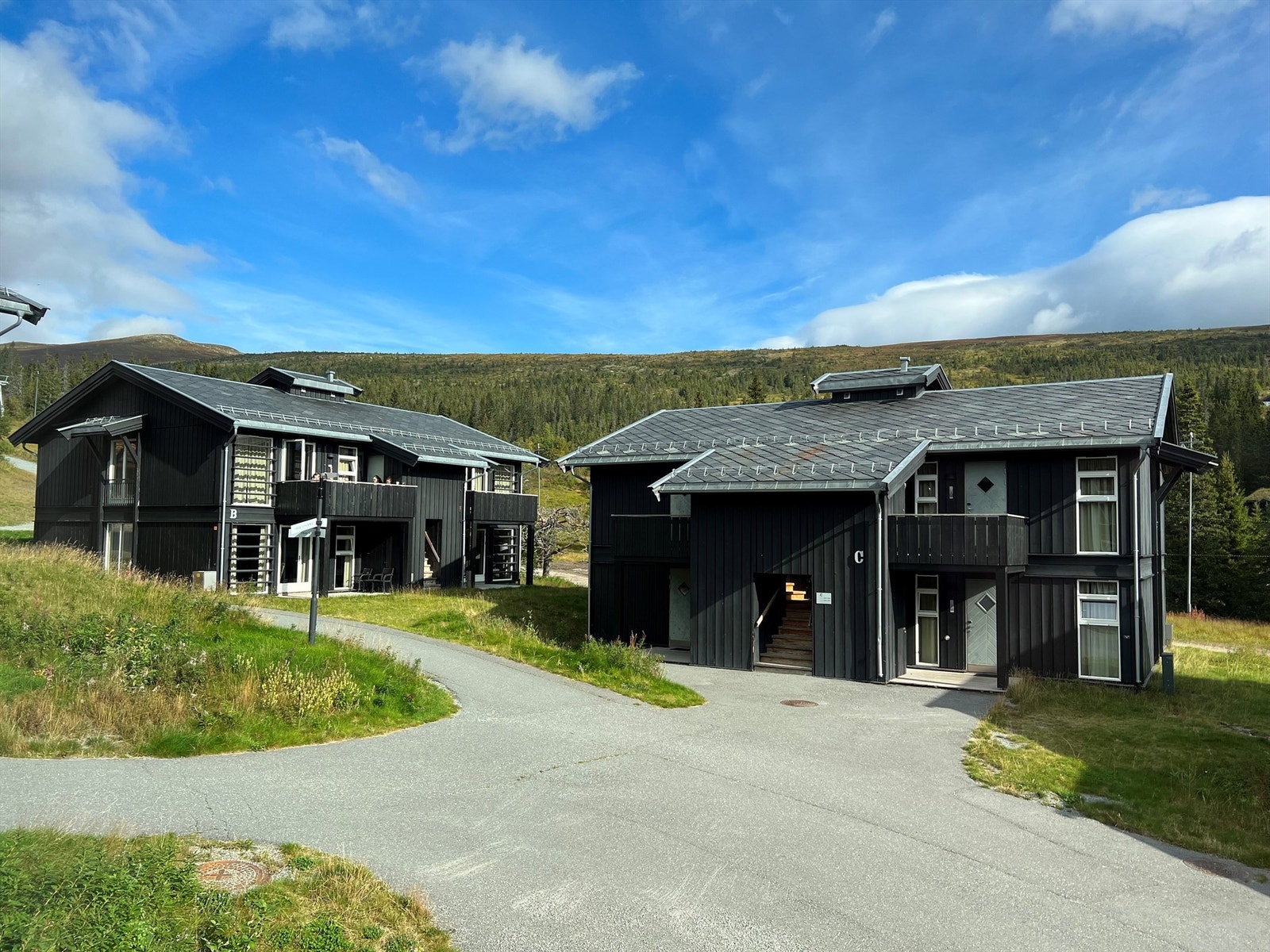 Deler av utsikten. Fin utsikt gjennom bebyggelsen i alle retninger. Galleribilde