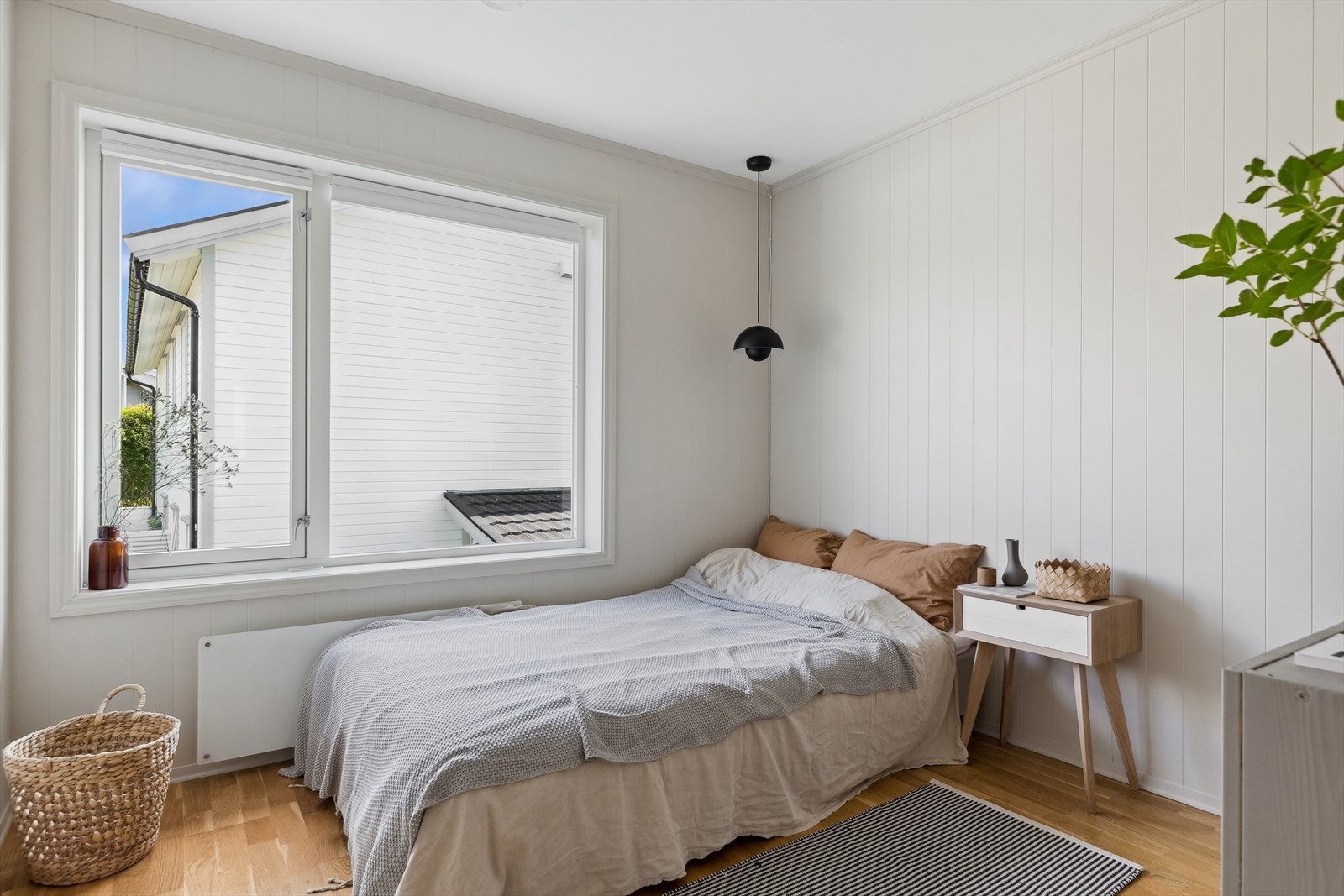 Soverommet oppe måler ca. 9 kvm, mens de øvrige rommene er tildelt arealer på henholdsvis ca. 7, 8,5 og 10,5 kvm. Galleribilde