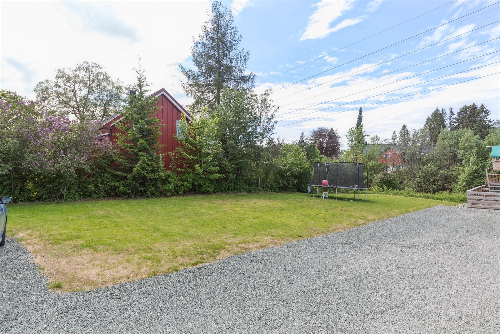 Området er utpreget rolig og barnevennlig, med marka og barnehager rett over veien. Galleribilde