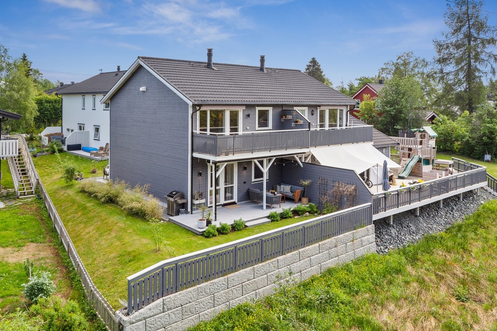 Her bor man i et svært sentralt område med kort gangavstand til Stabbursmoen skole - en meget attraktiv del av Heimdal. Galleribilde