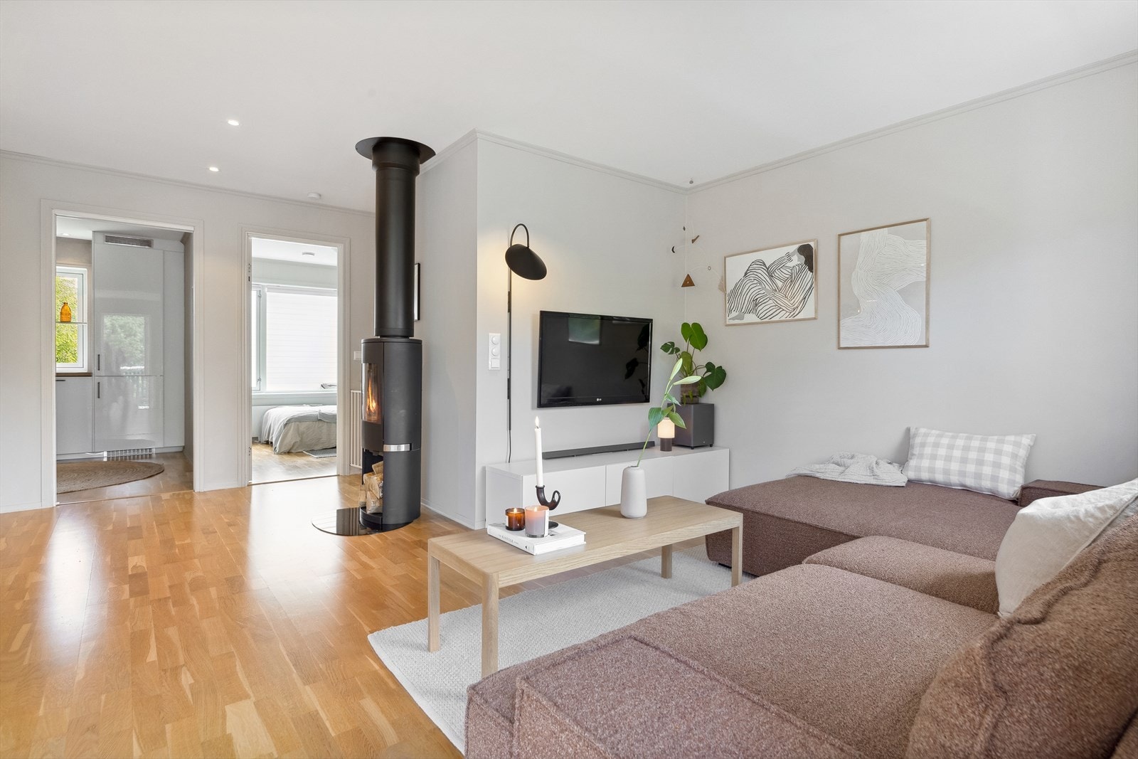 En peisovn sørger for ekstra varme og hygge i stuen. Galleribilde