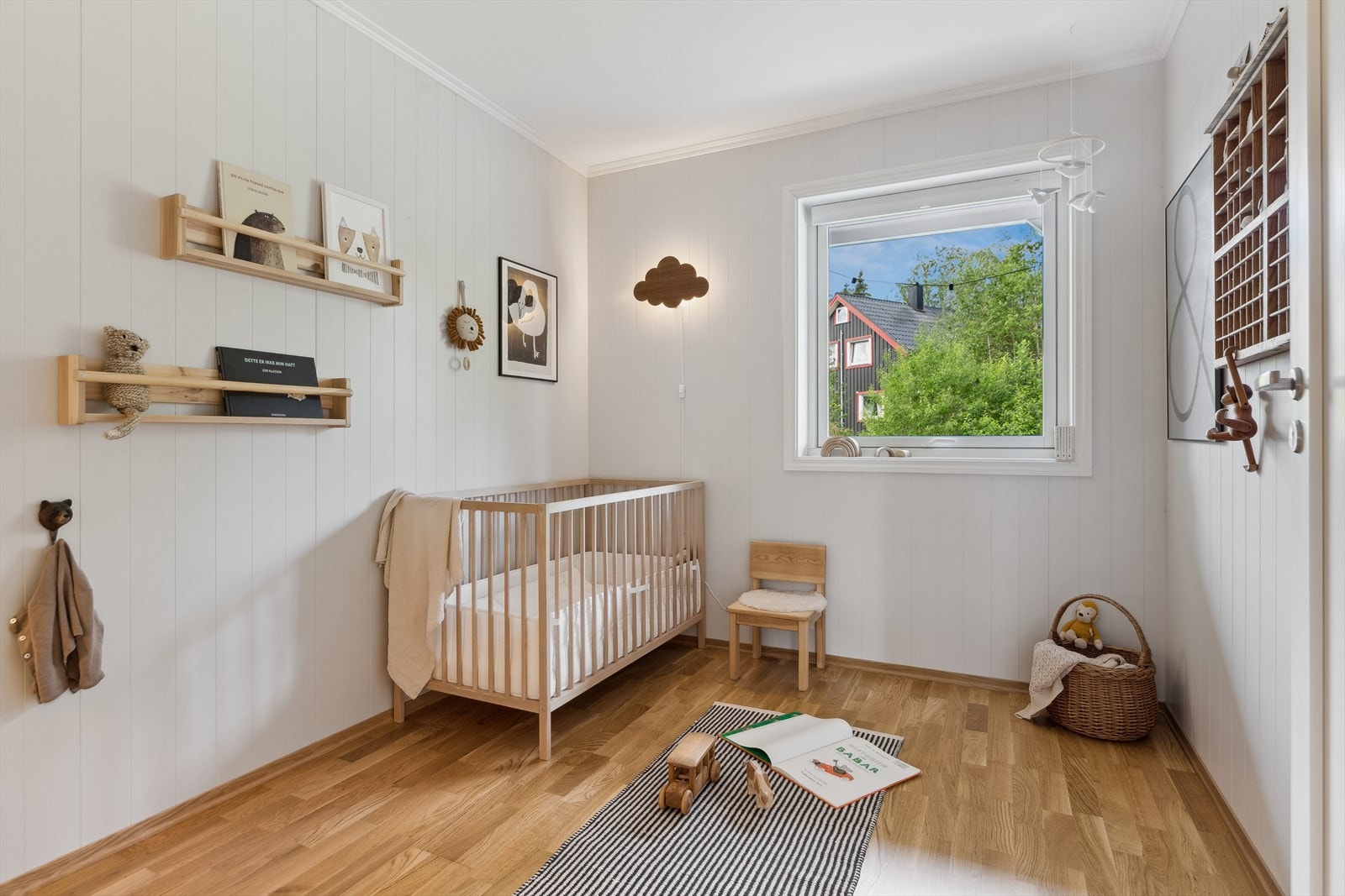 Med hele fire soverom er det god plass til familier med flere barn. Galleribilde