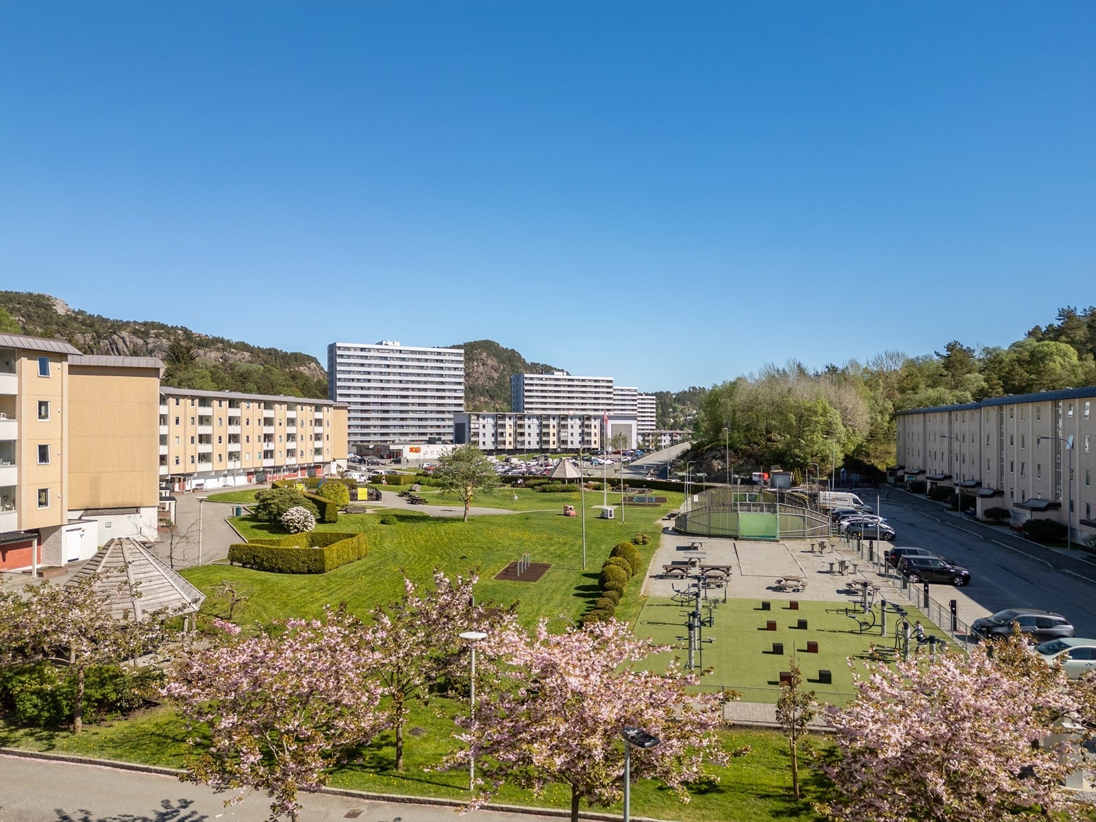 - Leiligheten ligger i Borettslaget Vestre - et populært og veldrevet borettslag med nydelige uteområder til glede for beboerne - Galleribilde