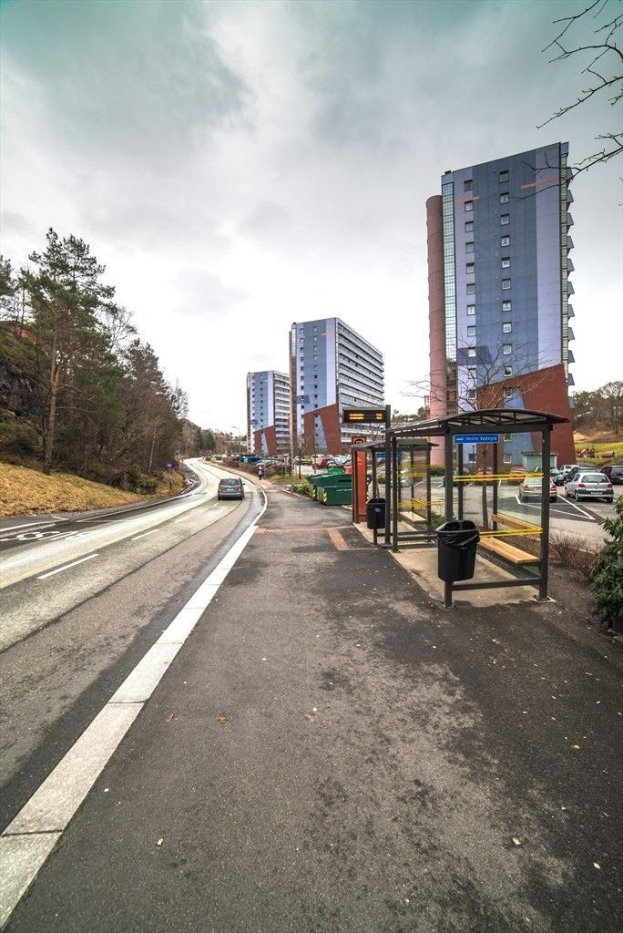 - Her går buss nr 6 med avganger til Bergen Sentrum hvert 10. og 20. min. Bussen går igjennom loddefjord terminal -.jpg Galleribilde