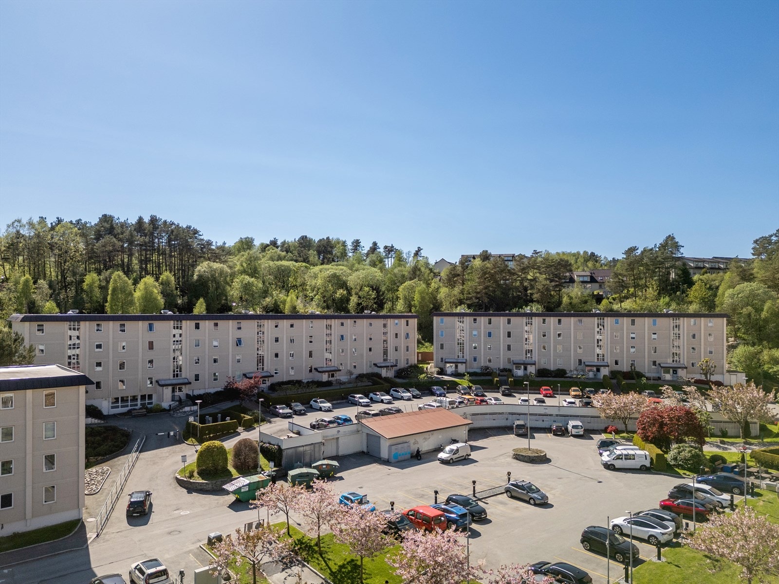 - Det er mulig å leie fast parkeringsplass, og plassene blir tildelt etter venteliste - Galleribilde