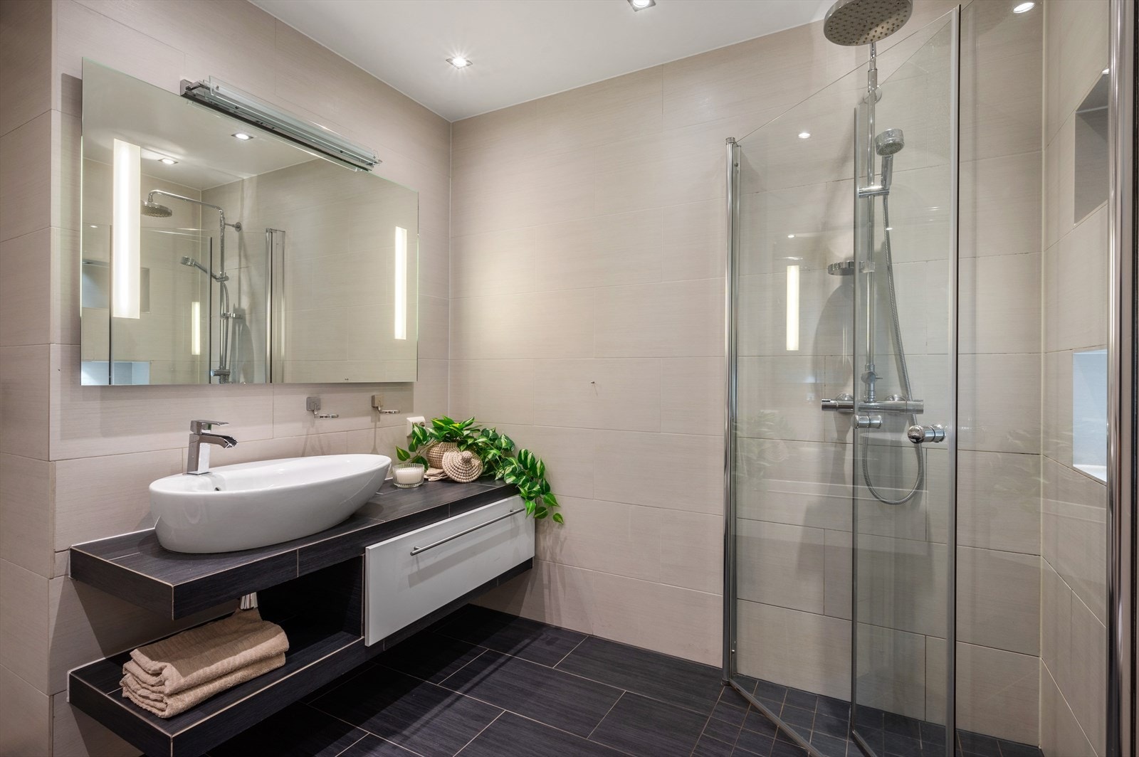 - Badet måler 5,6m² - Galleribilde