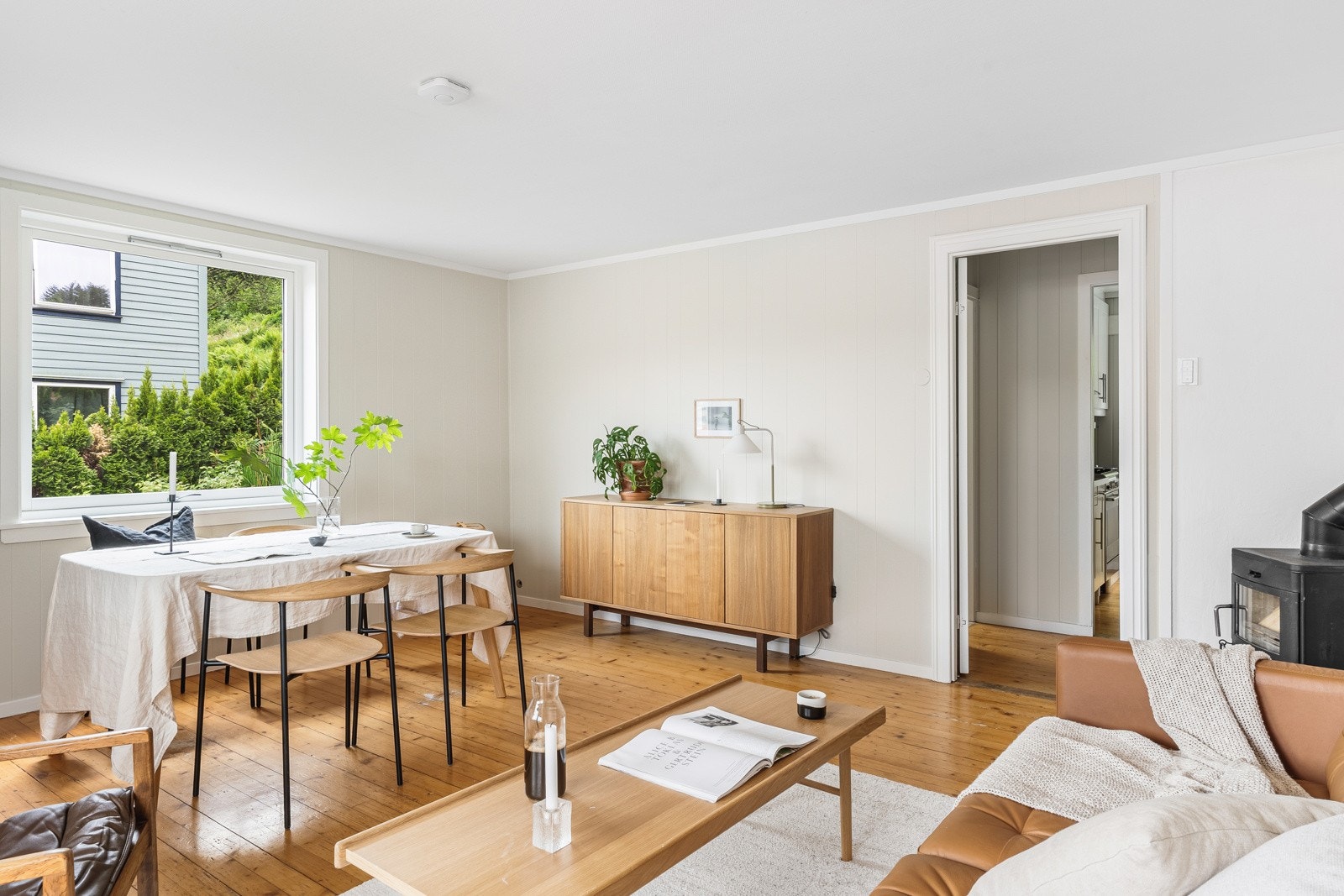 Vi tar oss inn igjen til stuen på ca 21 kvm. Galleribilde