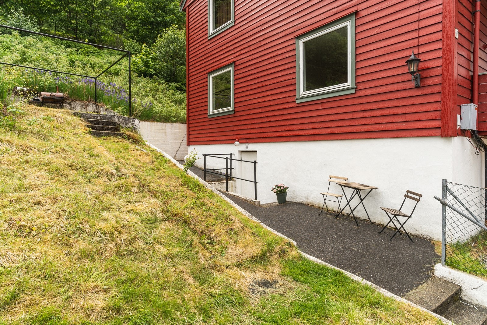 Uteområdene og bygget er godt vedlikeholdt. Galleribilde