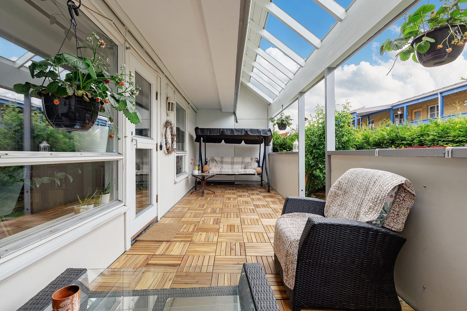 - Fra stuen er det utgang til en stor terrasse på ca. 16 kvm - Galleribilde