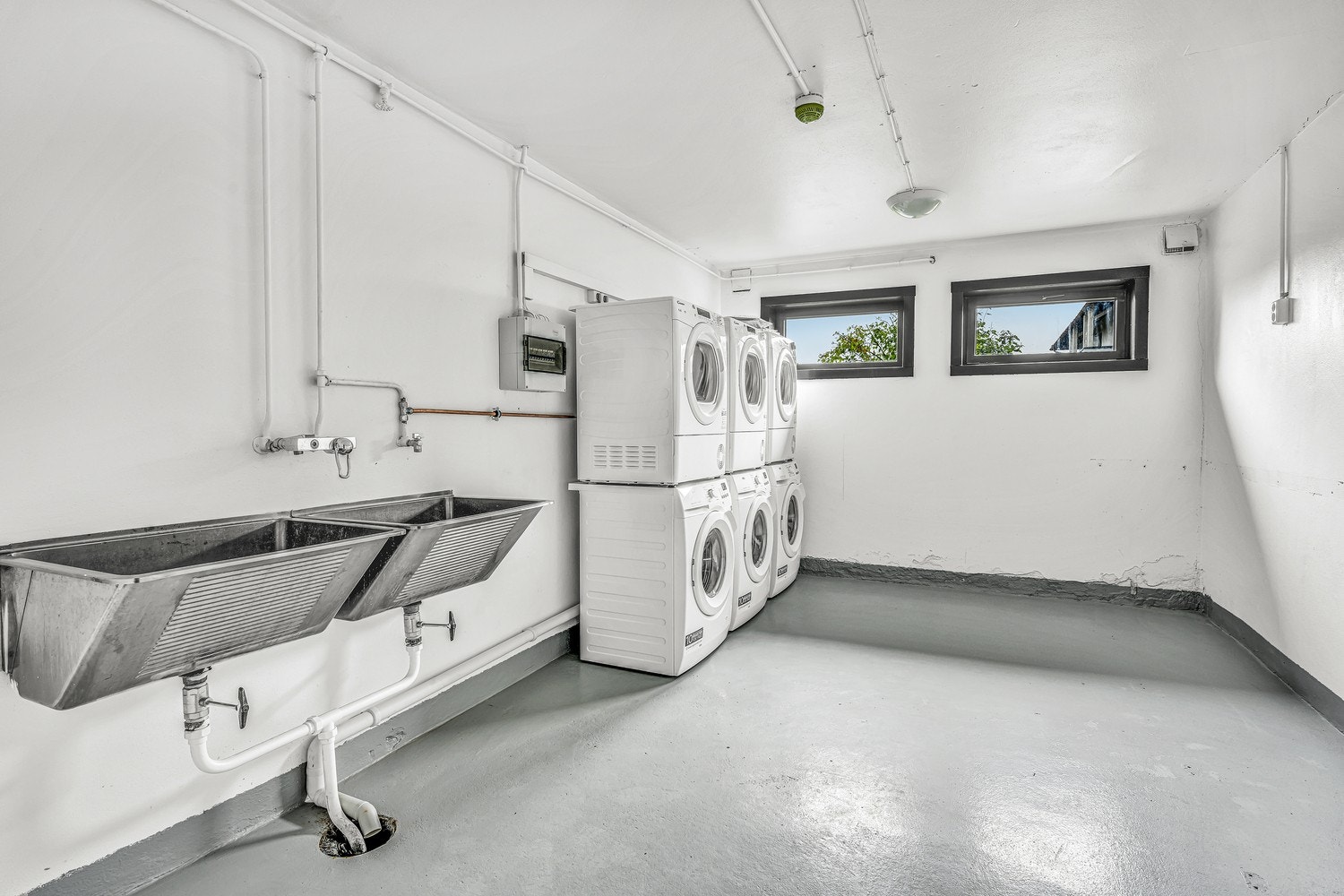 Felles vaskerom i kjeller. Det vil også være én bod i kjeller pr andel. Galleribilde