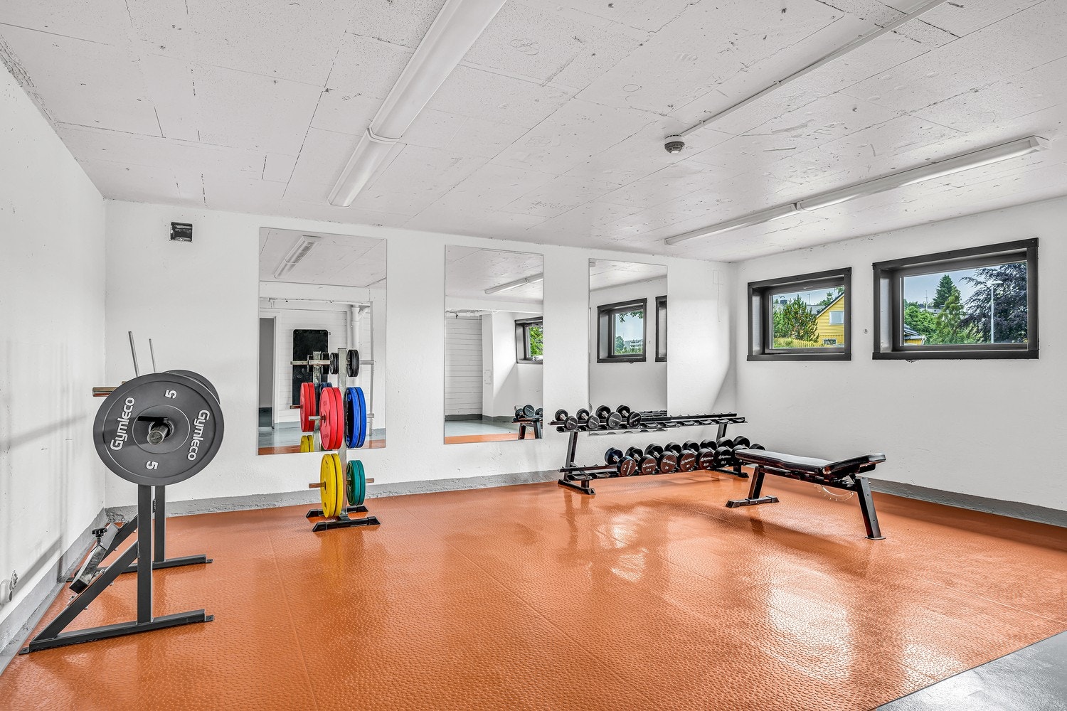 Borettslaget har felles treningsrom i kjellerareal! Galleribilde