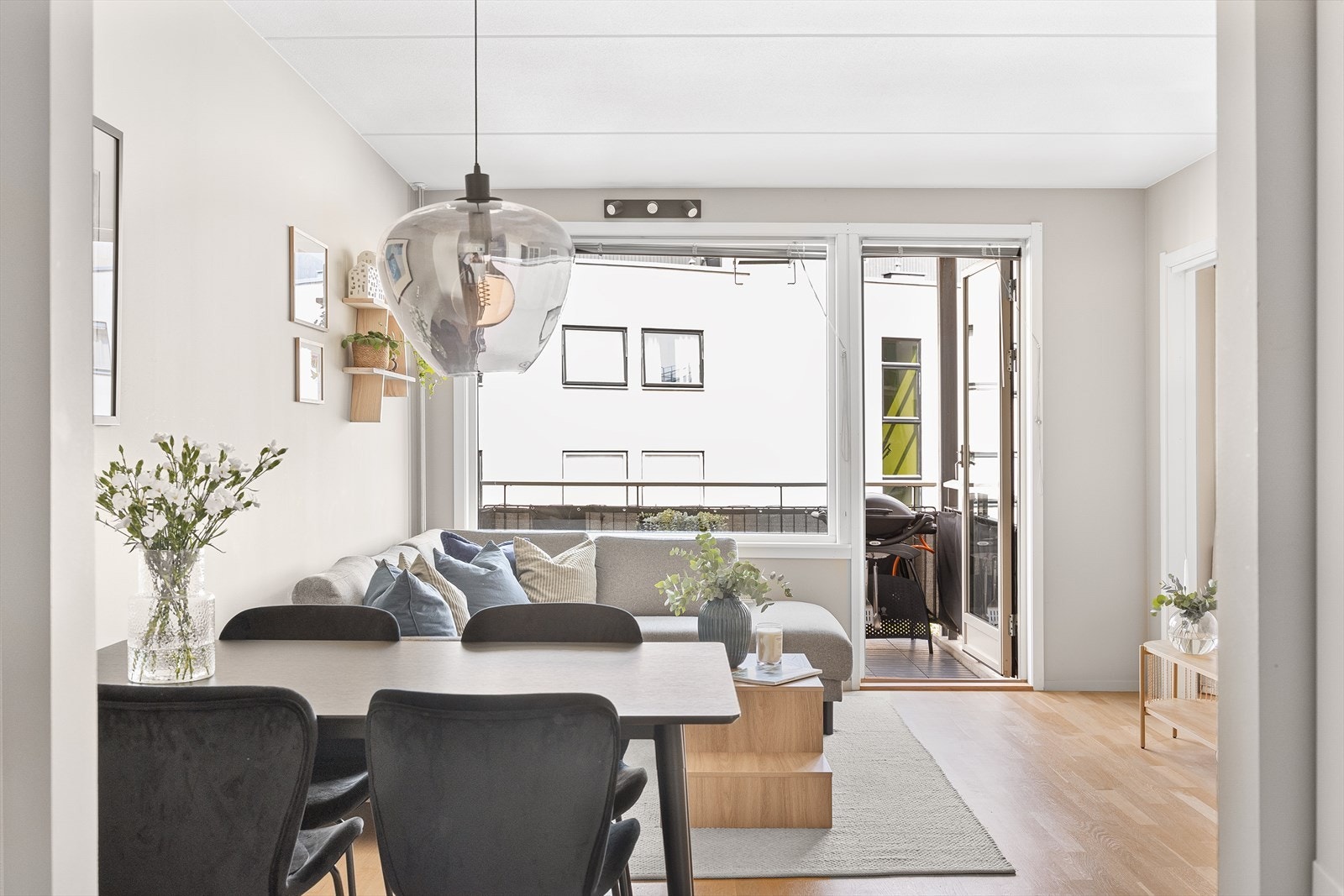 Oppvarming, varmtvann og fibernett fra OBOS Opennett er inkludert i felleskostnadene. Galleribilde