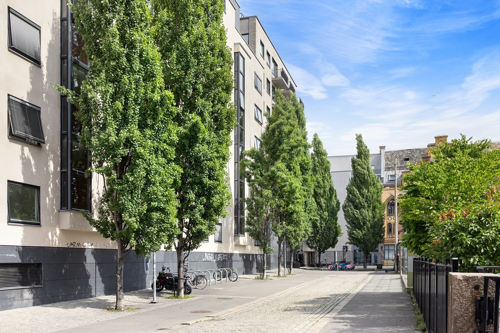 I umiddelbar nærhet i Møllergata, Torggata og områdene rundt kvartalet finner du også et vel av kjente og ukjente cafeer, restauranter, butikker og treningssentre. Galleribilde