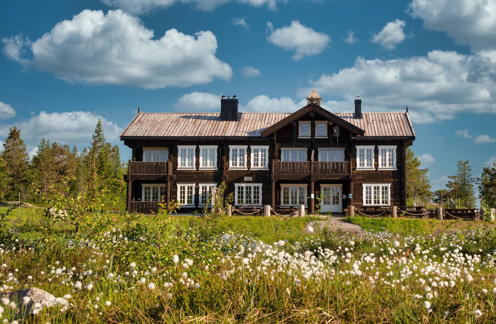 Blefjell Lodge i sommer idylliske omgivelser Galleribilde
