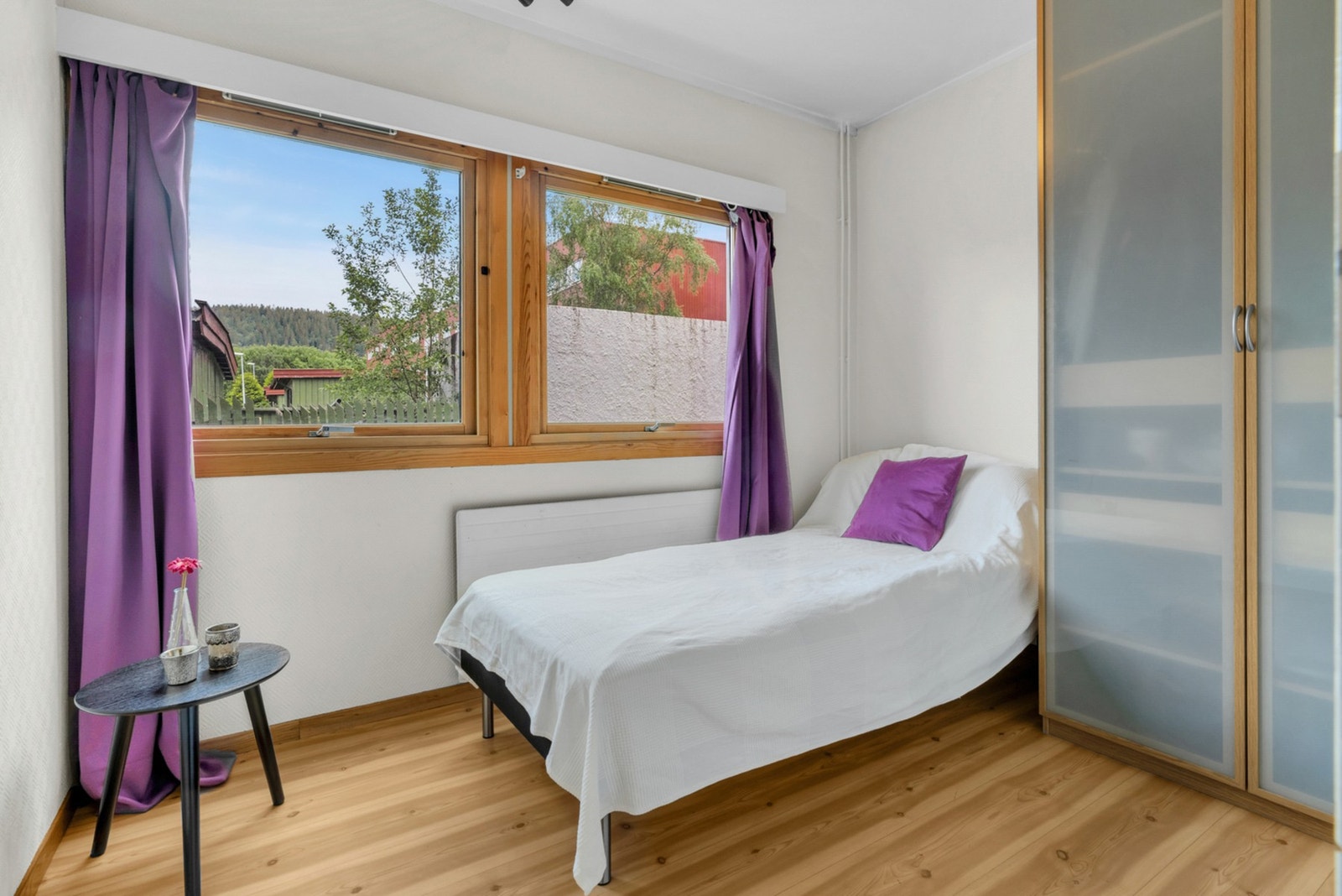 Soverom 2 er på 6,7 m² med plass til ønsket seng. Galleribilde