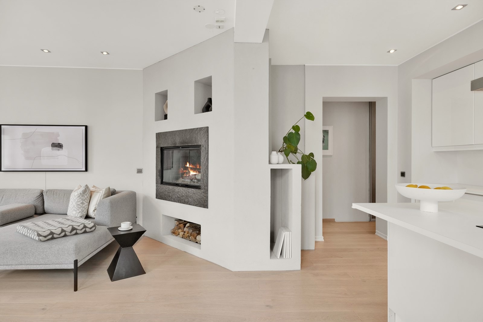 Peisen blir stuens midtpunkt og sørger for behagelig varme og hyggelig stemning på mørke høst- og vinterkvelder Galleribilde