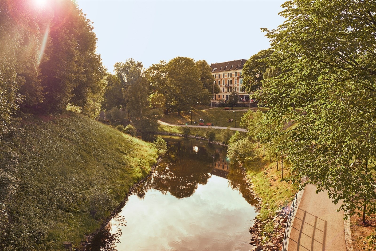 Idylliske omgivelser langs Akerselva Galleribilde