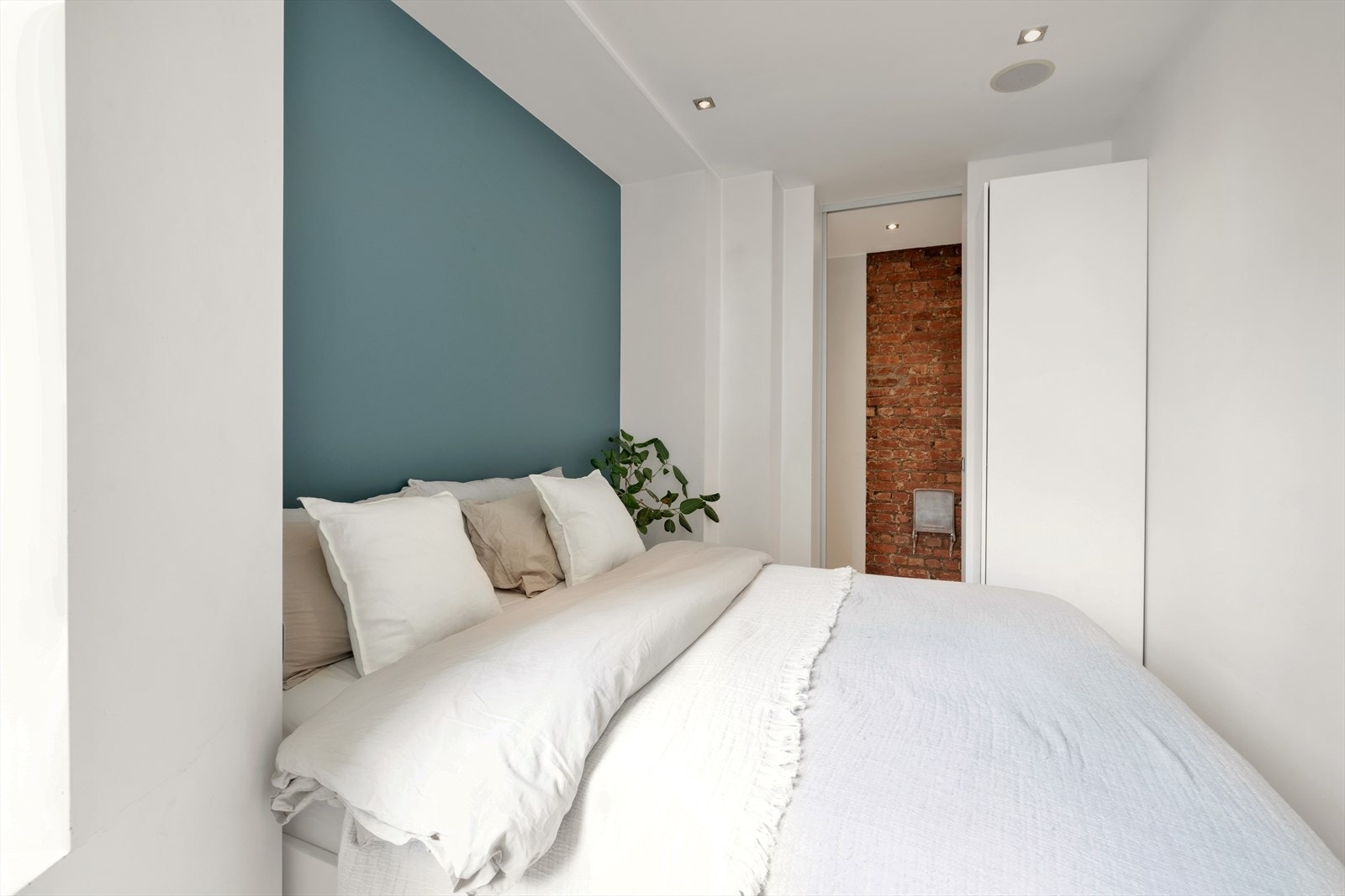 Gode oppbevaringsmuligheter i garderobeskap Galleribilde