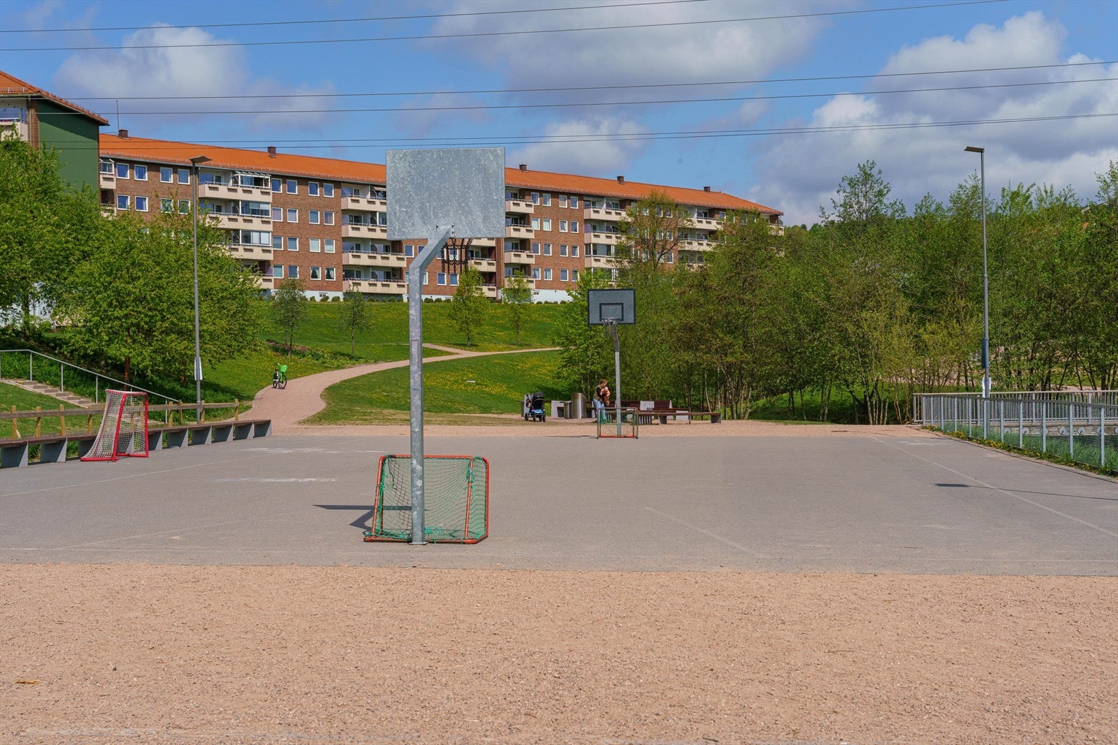 Basketballbanen, Bjerkedalen Park Galleribilde