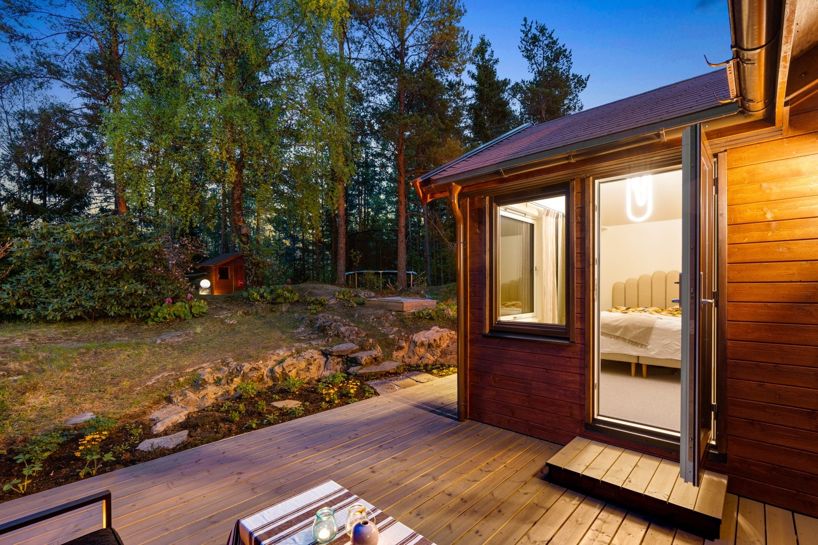 På varme sommerdager fungerer terrassen som en forlengelse av soverommet. Galleribilde