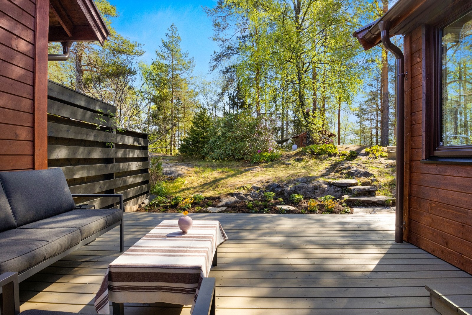 Romslig terrasse på ca 22 m². Galleribilde