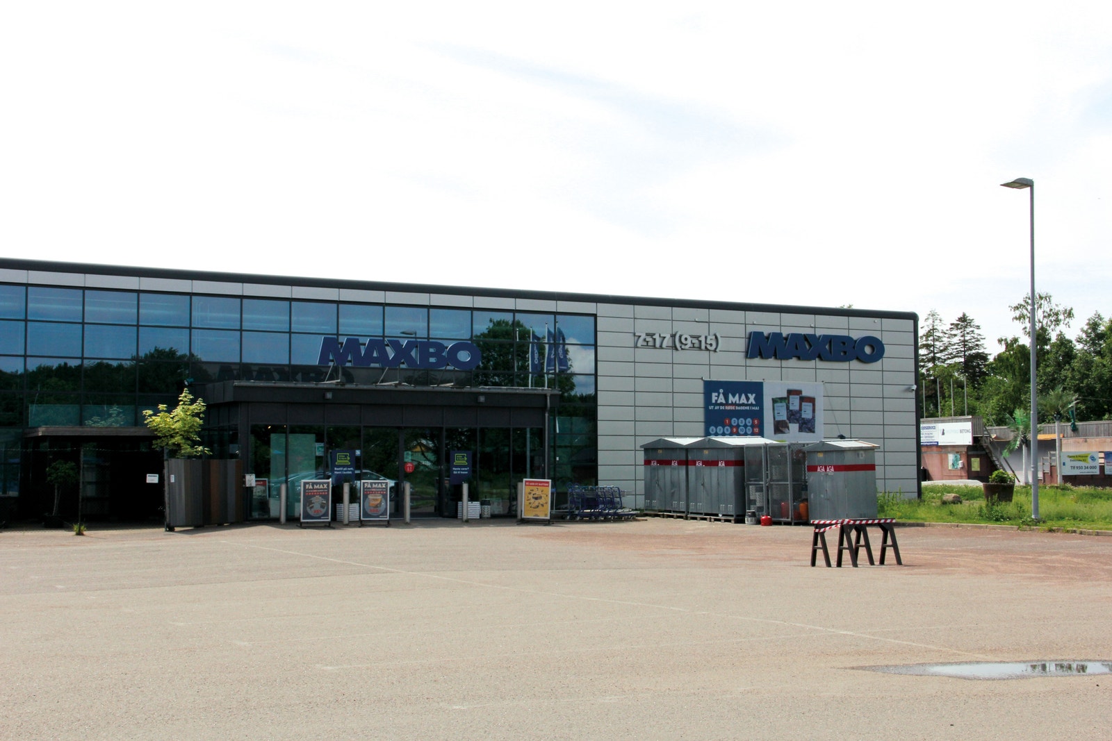 Maxbo har stor butikk og utsalg av trevarer Galleribilde