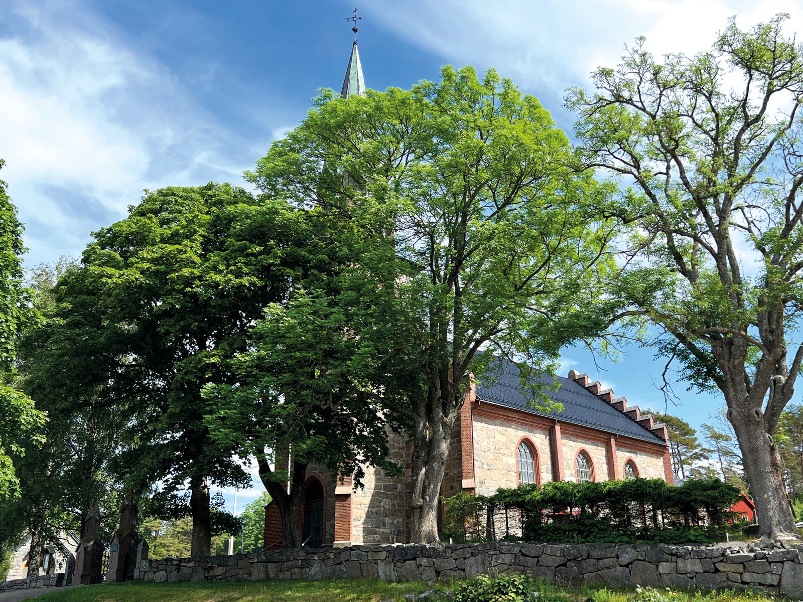 I sentrum på Tjøme finner man flotte Tjøme Kirke Galleribilde