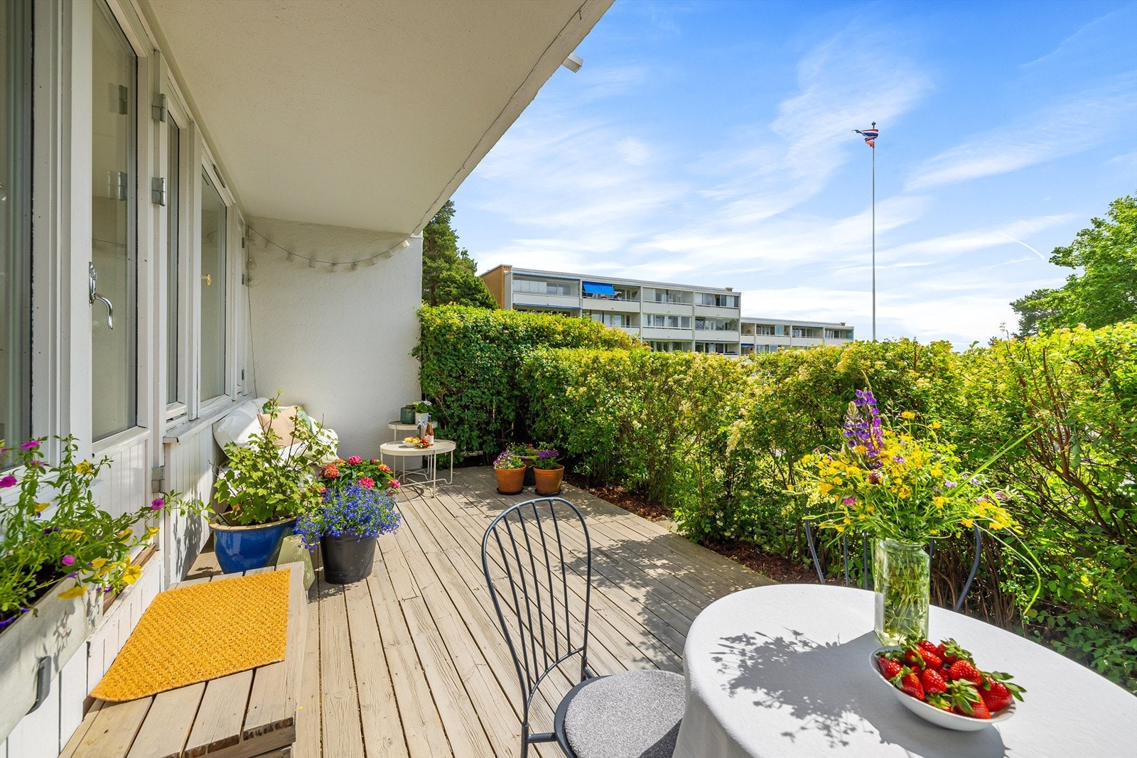 Markterrasse på 20 kvm opparbeidet med platting Galleribilde