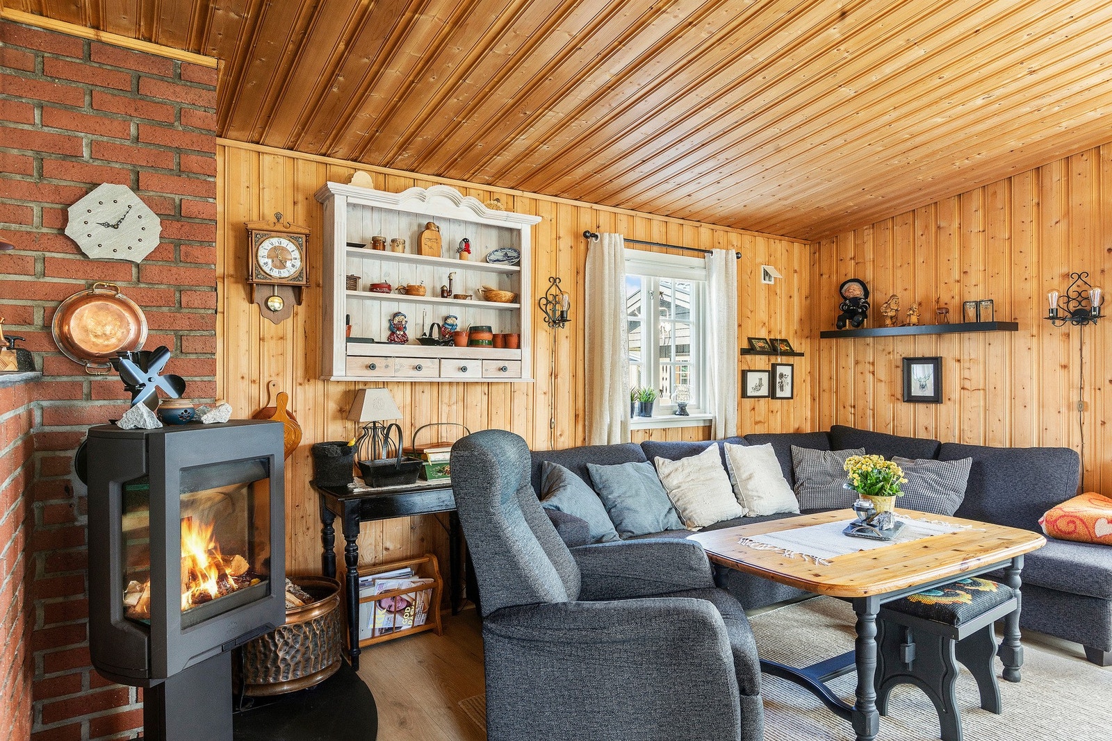 På stuen er det god plass til en sofakrok. Galleribilde