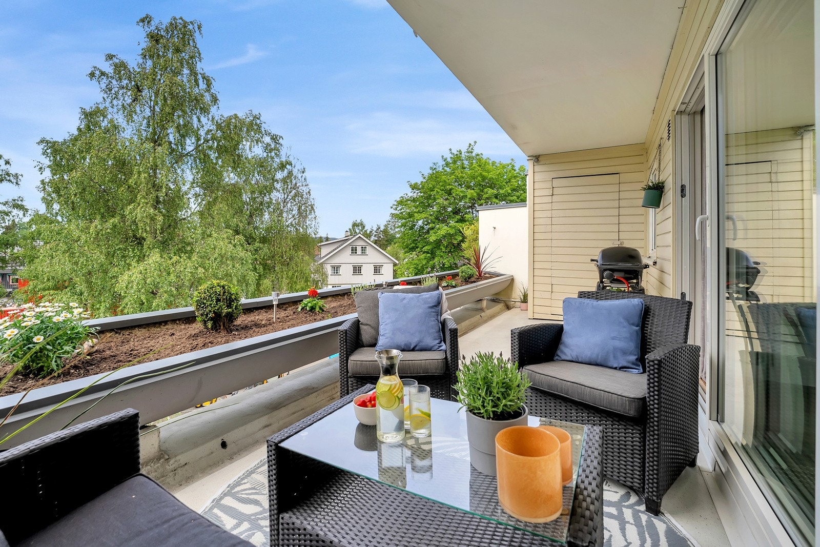 Fra stuen er det utgang til vestvendt balkong på hele 12 kvm. Galleribilde