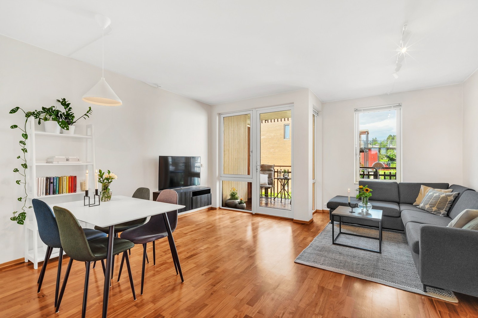 Lys og innbydende 3-roms leilighet på 61m² i byggets 2. etasje. Galleribilde