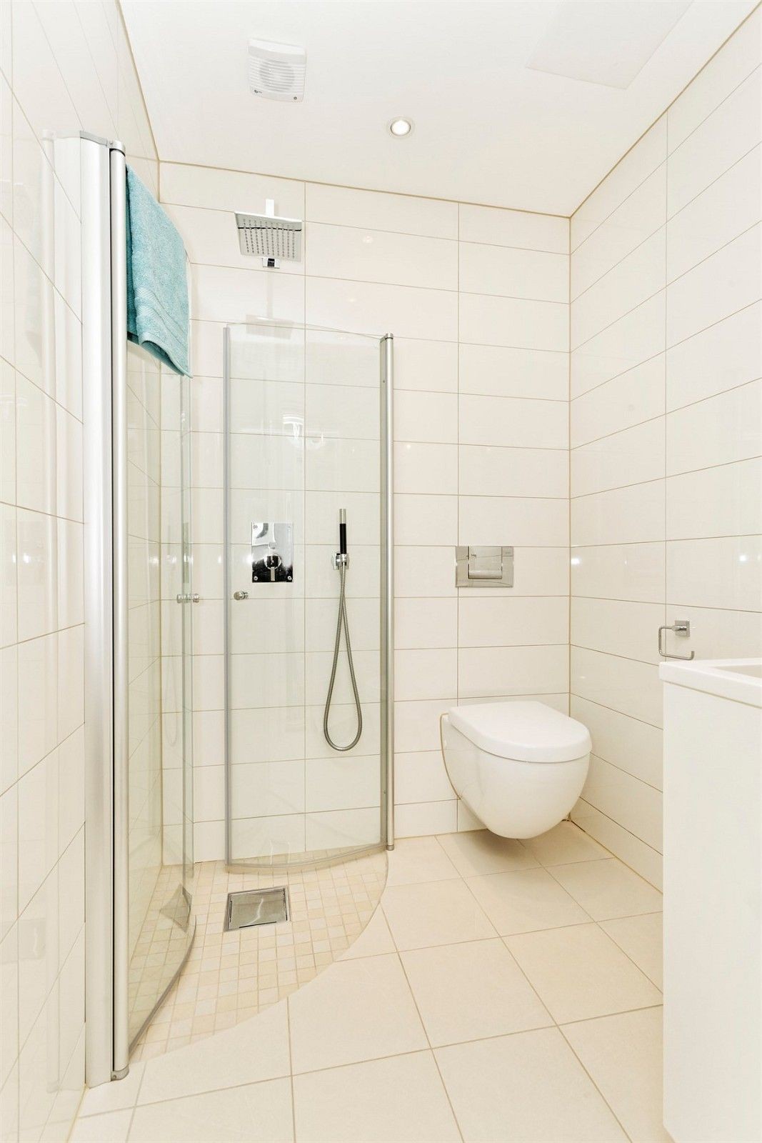 Pent flislagt bad nr.2 med dusj. Galleribilde