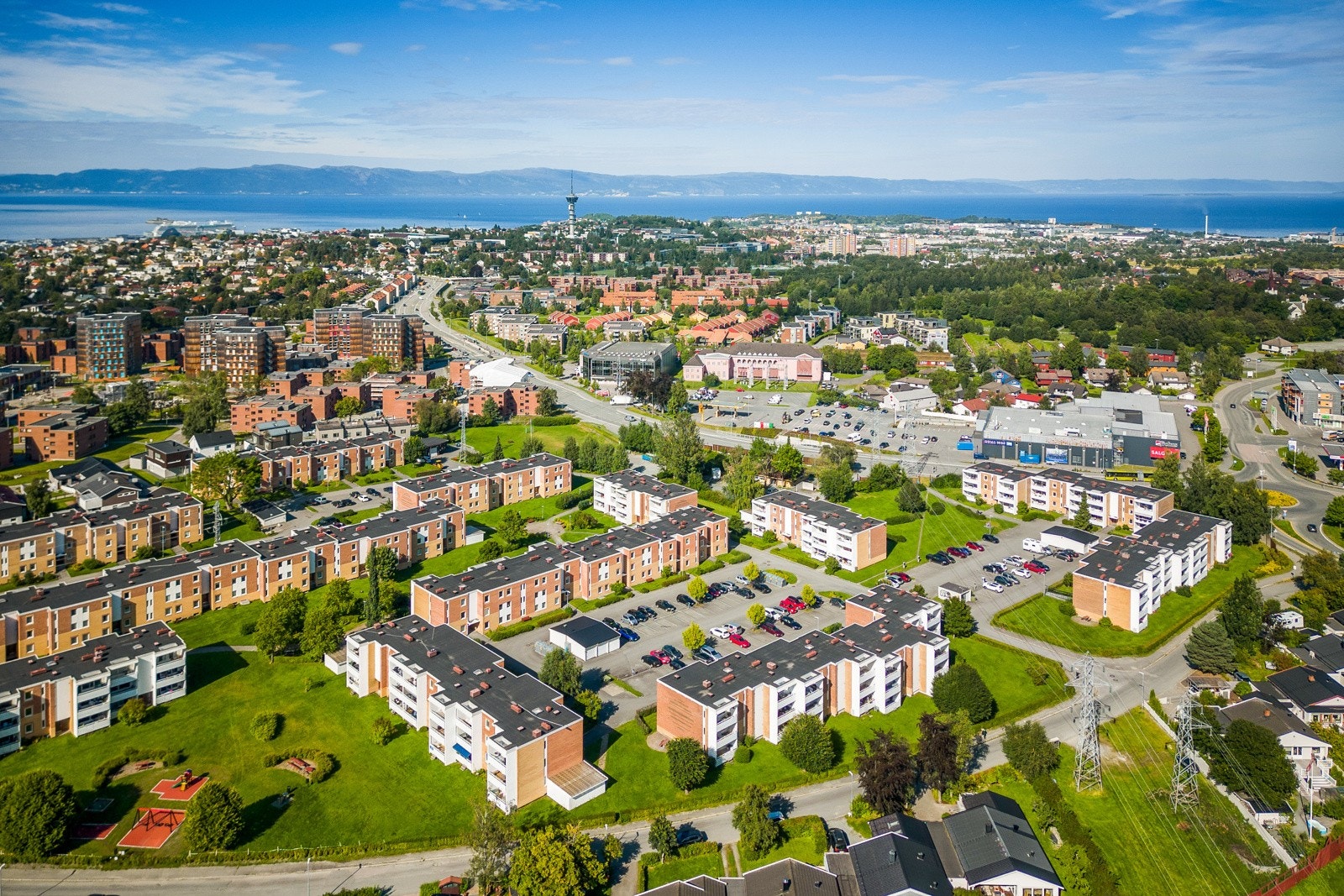 Borettslaget består av 276 leiligheter fordelt på flere lavblokker. Det er muligheter for parkering på felles oppstillingsplass, og det kan leies plass med lading for elbil. Galleribilde