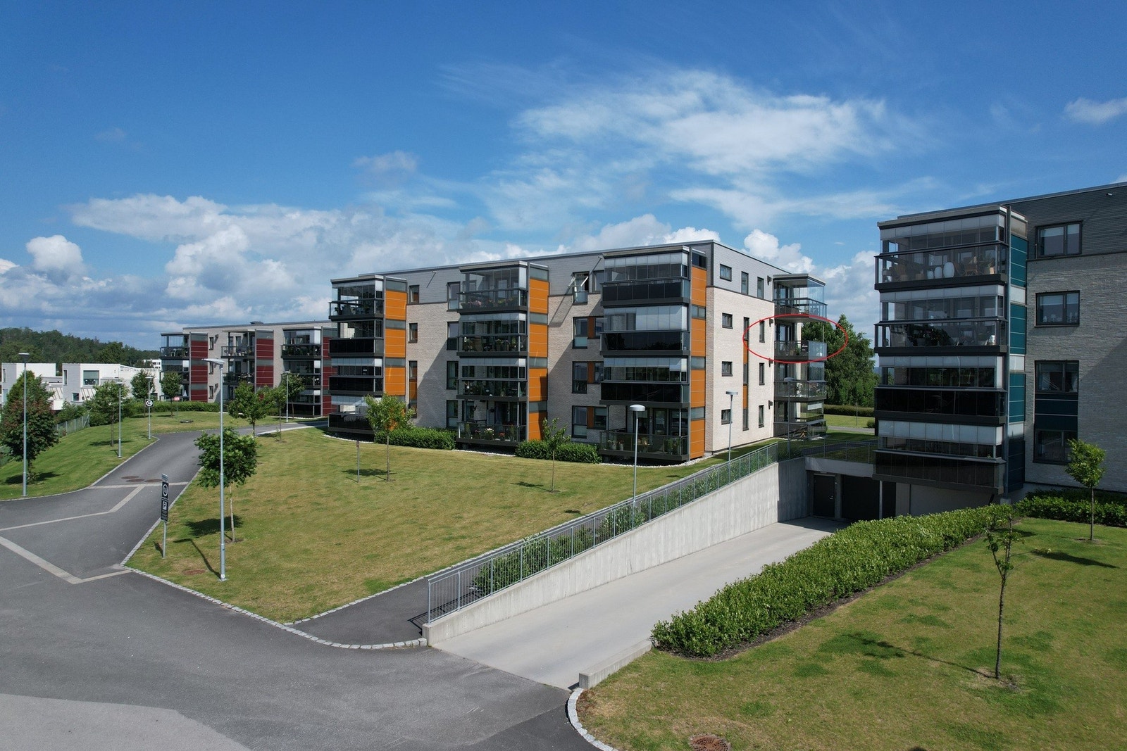 Velkommen til Frøystadveien 6 - her bor du med gangavstand til det meste du kan ønske deg Galleribilde