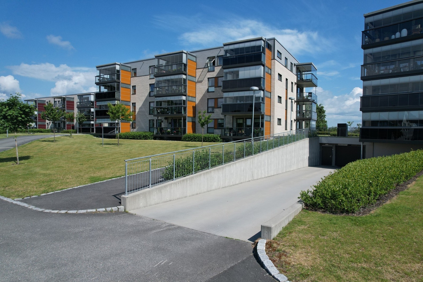 Legg merke til den fine innkjøringen til parkeringskjelleren Galleribilde