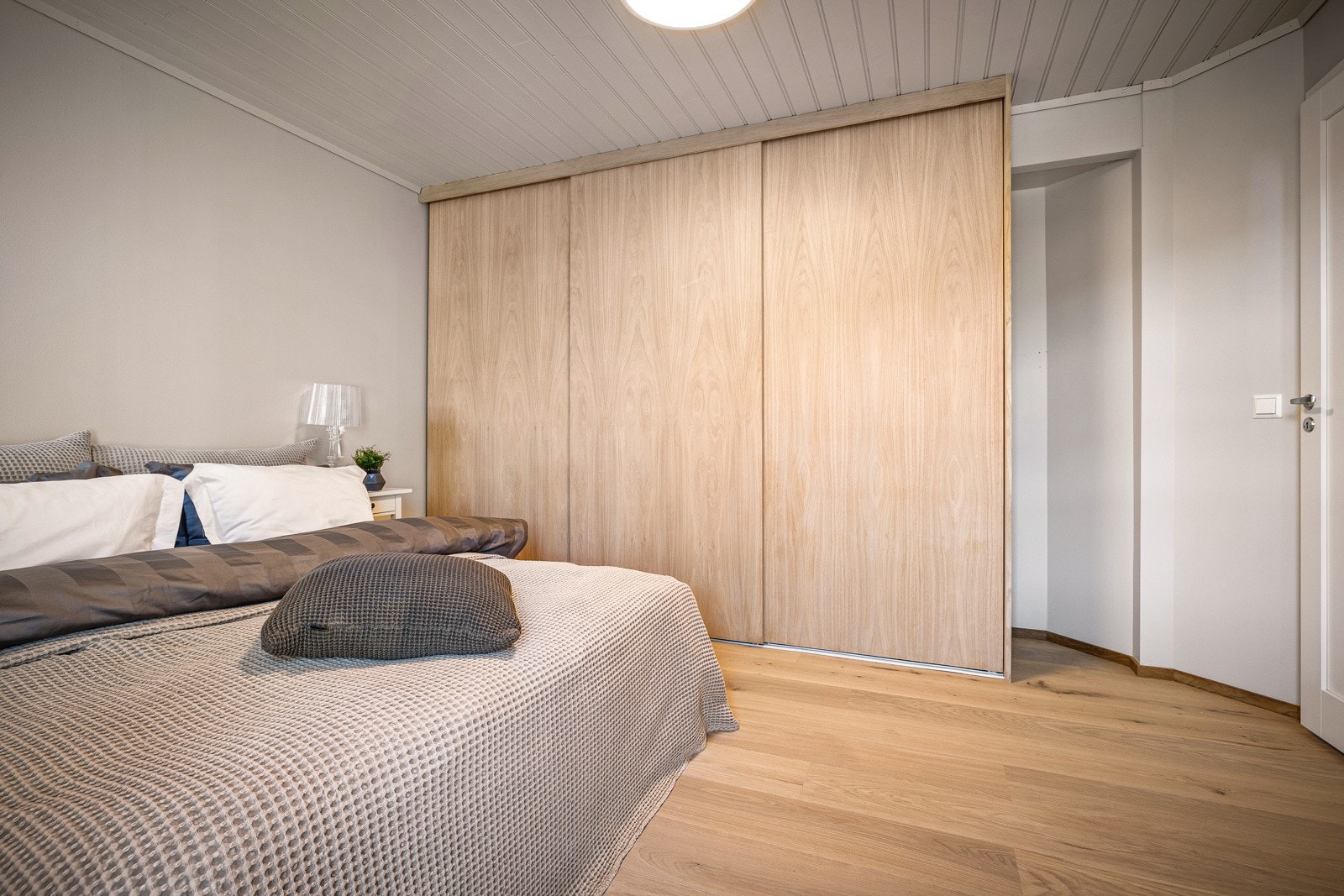 Stor garderobeløsning medfølger. Galleribilde