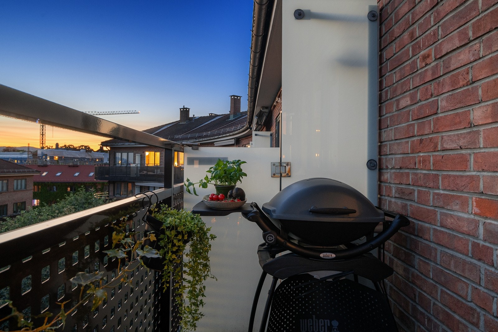 På balkongen har du også plass til en grill. Galleribilde