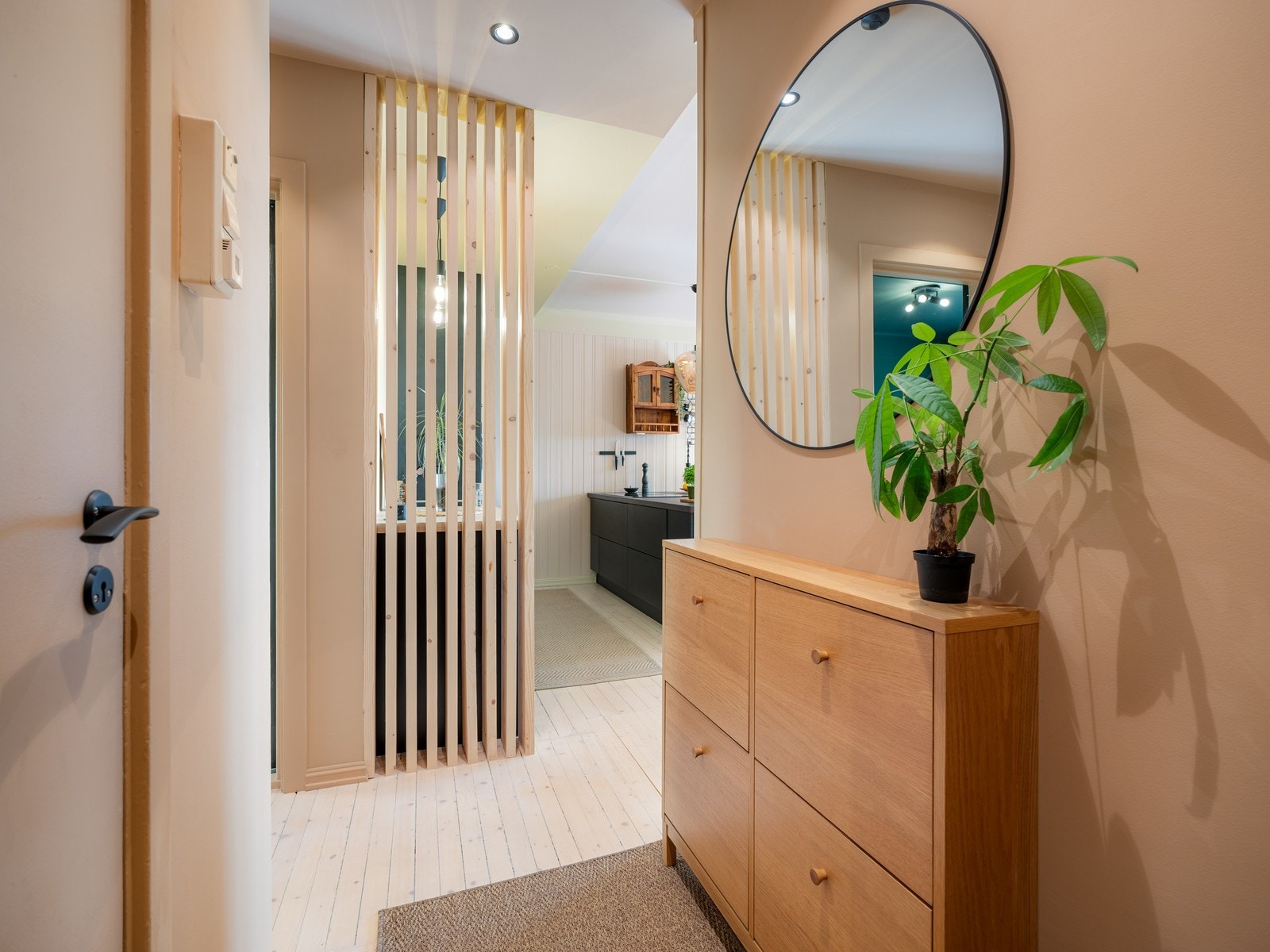 En hyggelig entrè ønsker deg velkommen hjem - Velkommen til visning hos oss i Grenseveien 11 C! Galleribilde