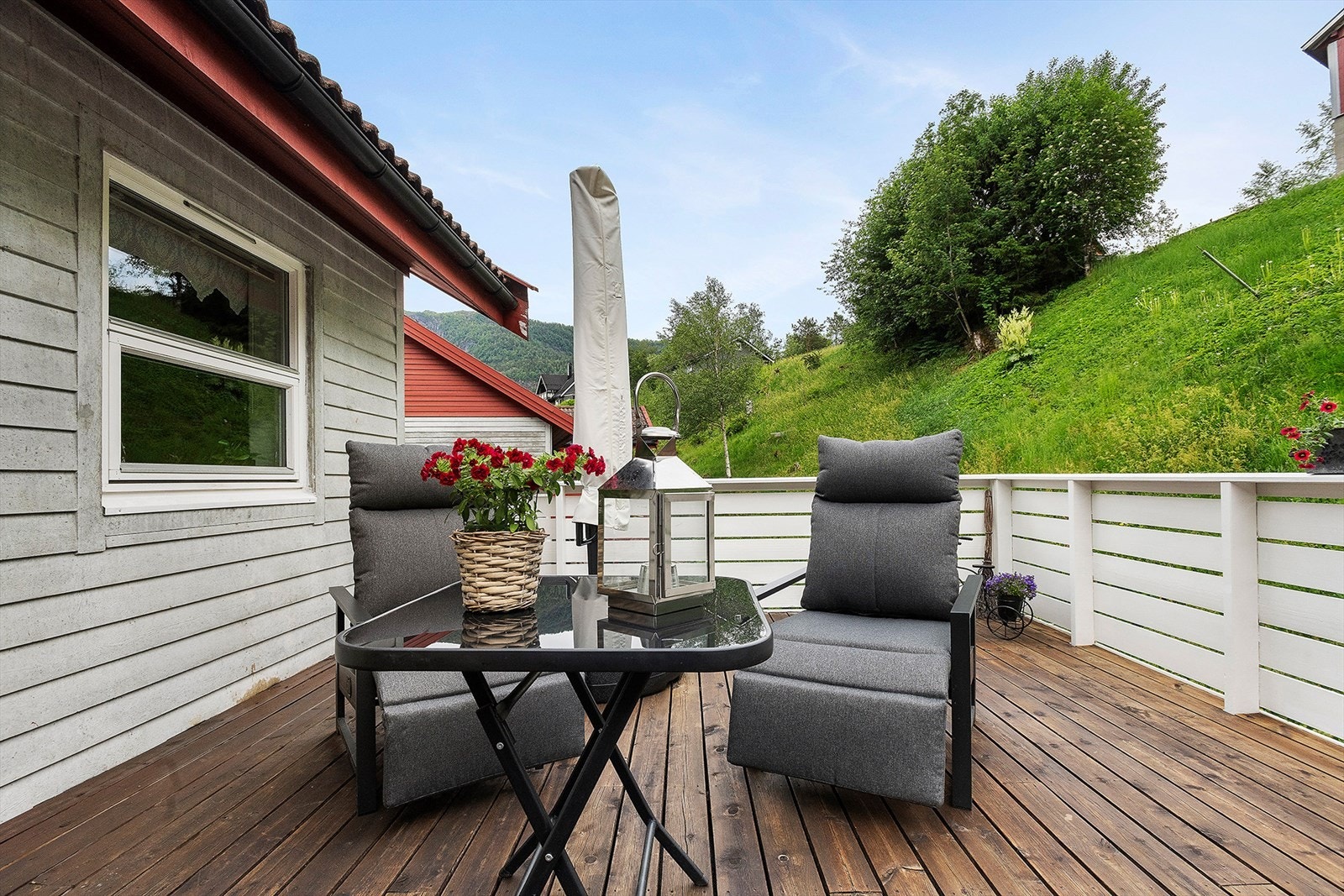 Her kan man innrede med loungemøbler og grill. Galleribilde