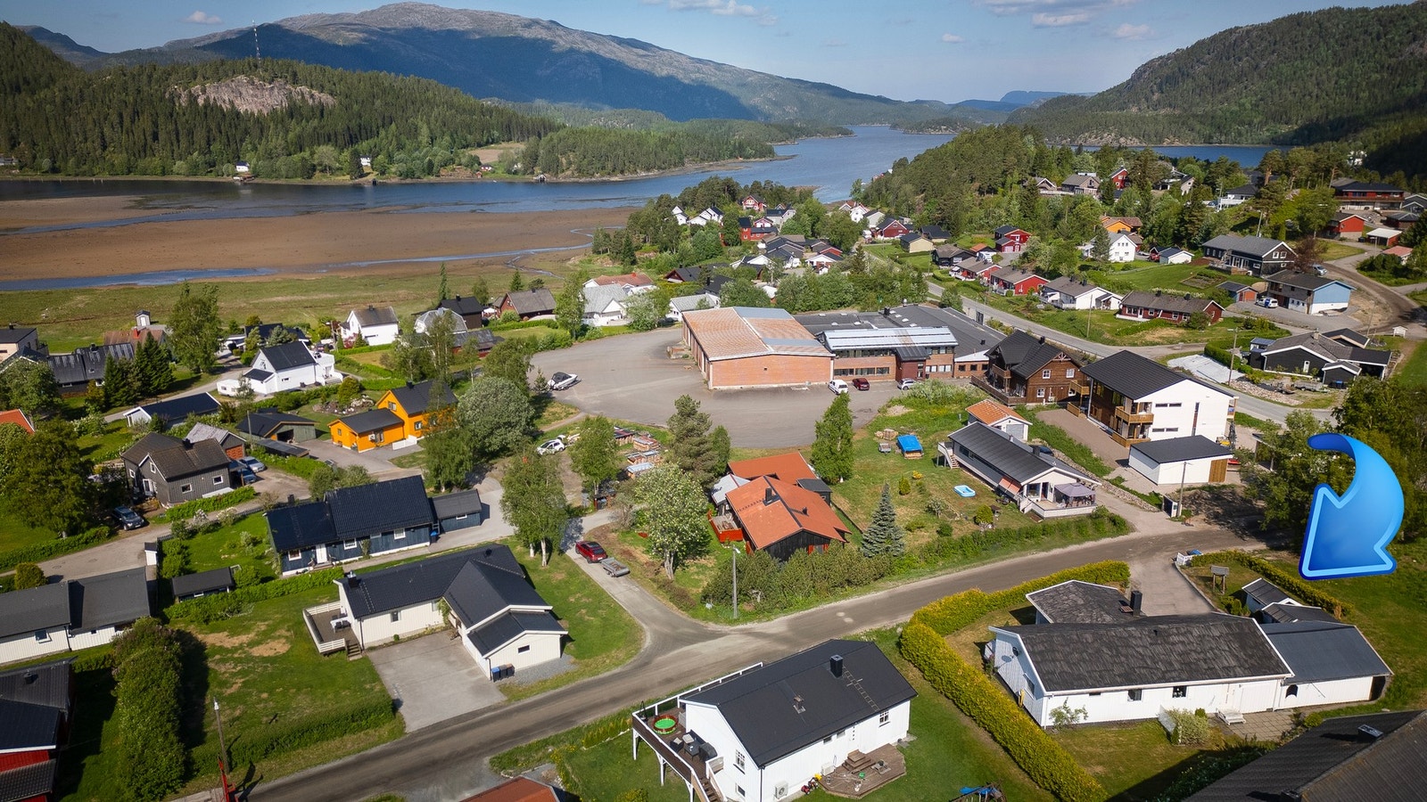 Beliggende i familievennlig område med kort vei til småbåthavn og sjø Galleribilde