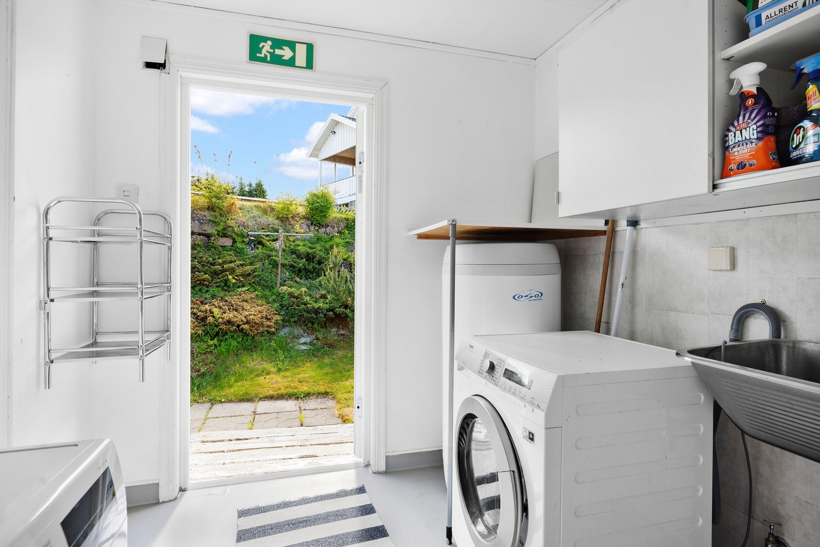 Vaskerom med egen inngang fra baksiden Galleribilde
