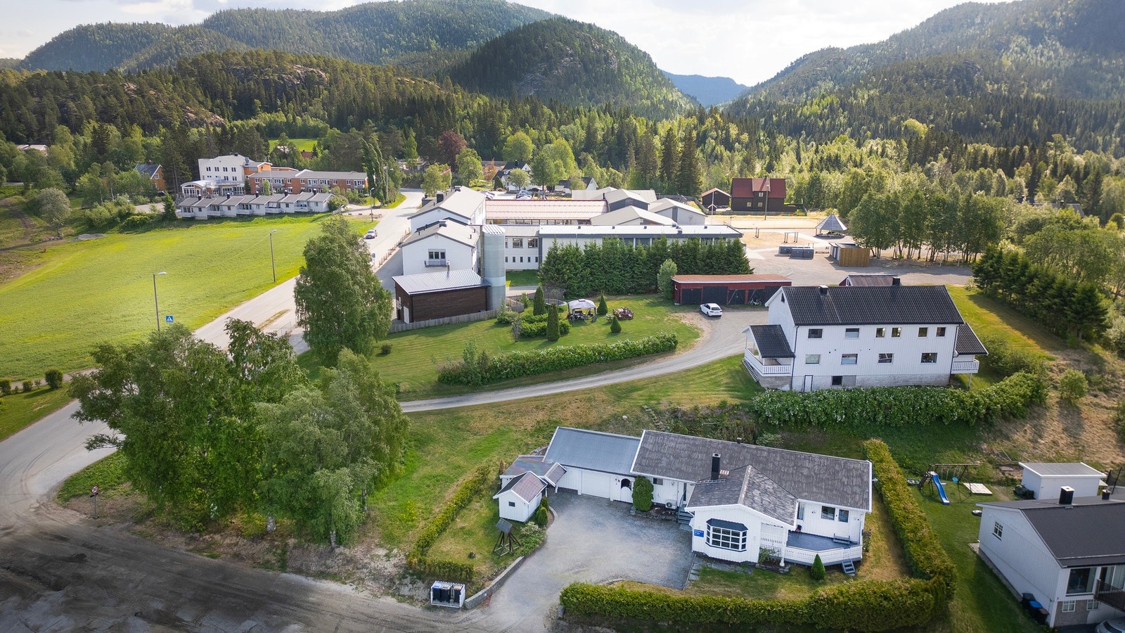 Kort gangavstand til skole, barnehage, idrettsanlegg og nærbutikk Galleribilde